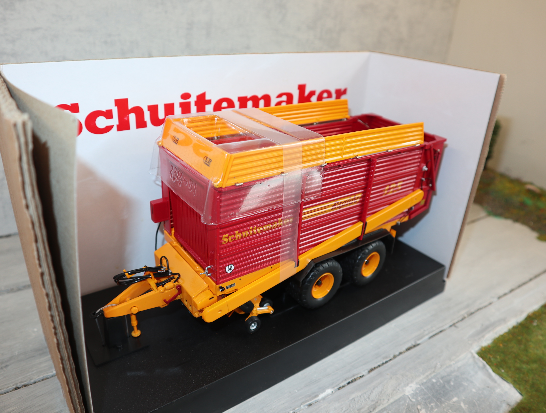 UH 2839 1:32  Sammelwagen Schuitemaker Rapide 125 neu in OVP