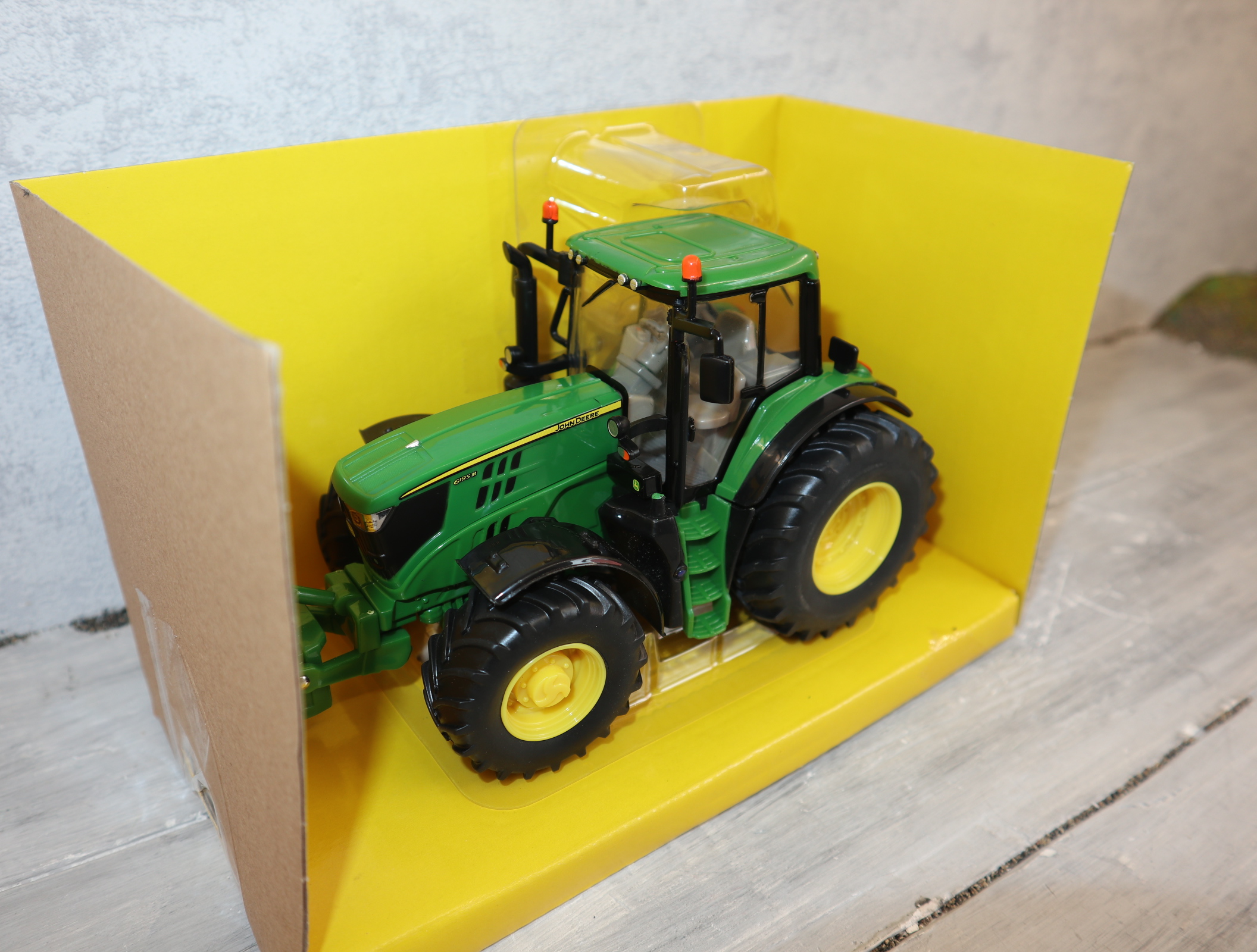 Britains 43150 in 1:32 John Deere 6195 M in OVP