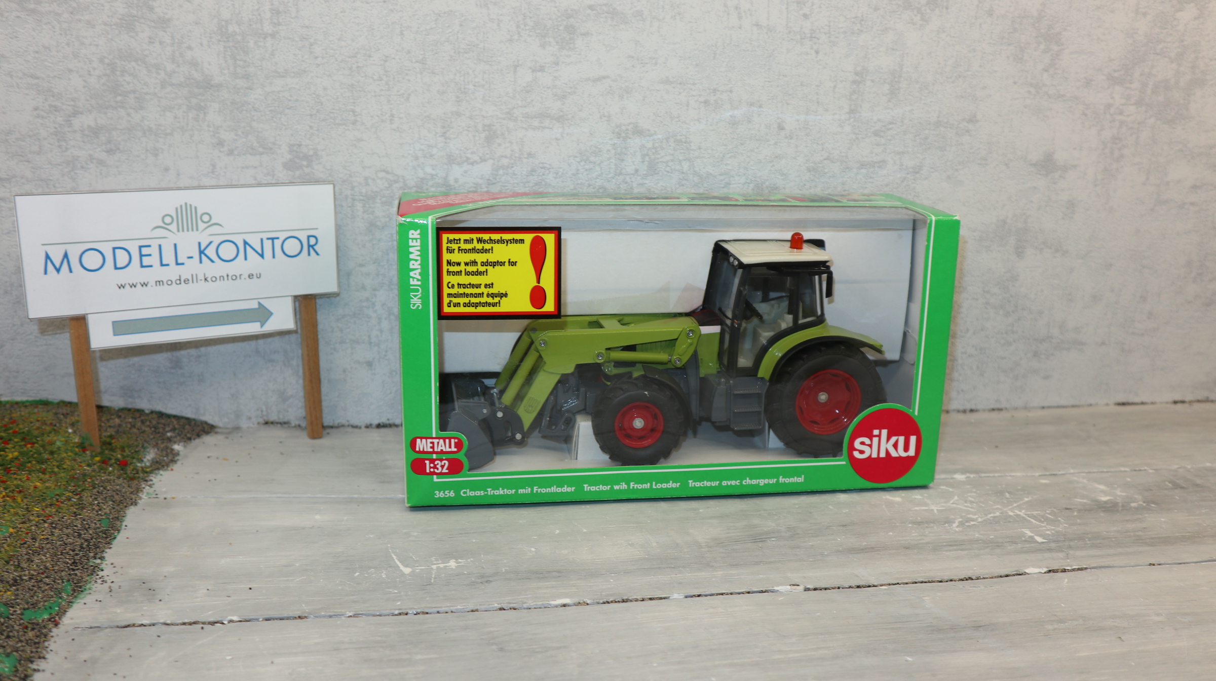 Siku 3656 in 1:32 Claas ARES 697 ATZ mit Wechselsystem am Frontlader,   NEU in OVP