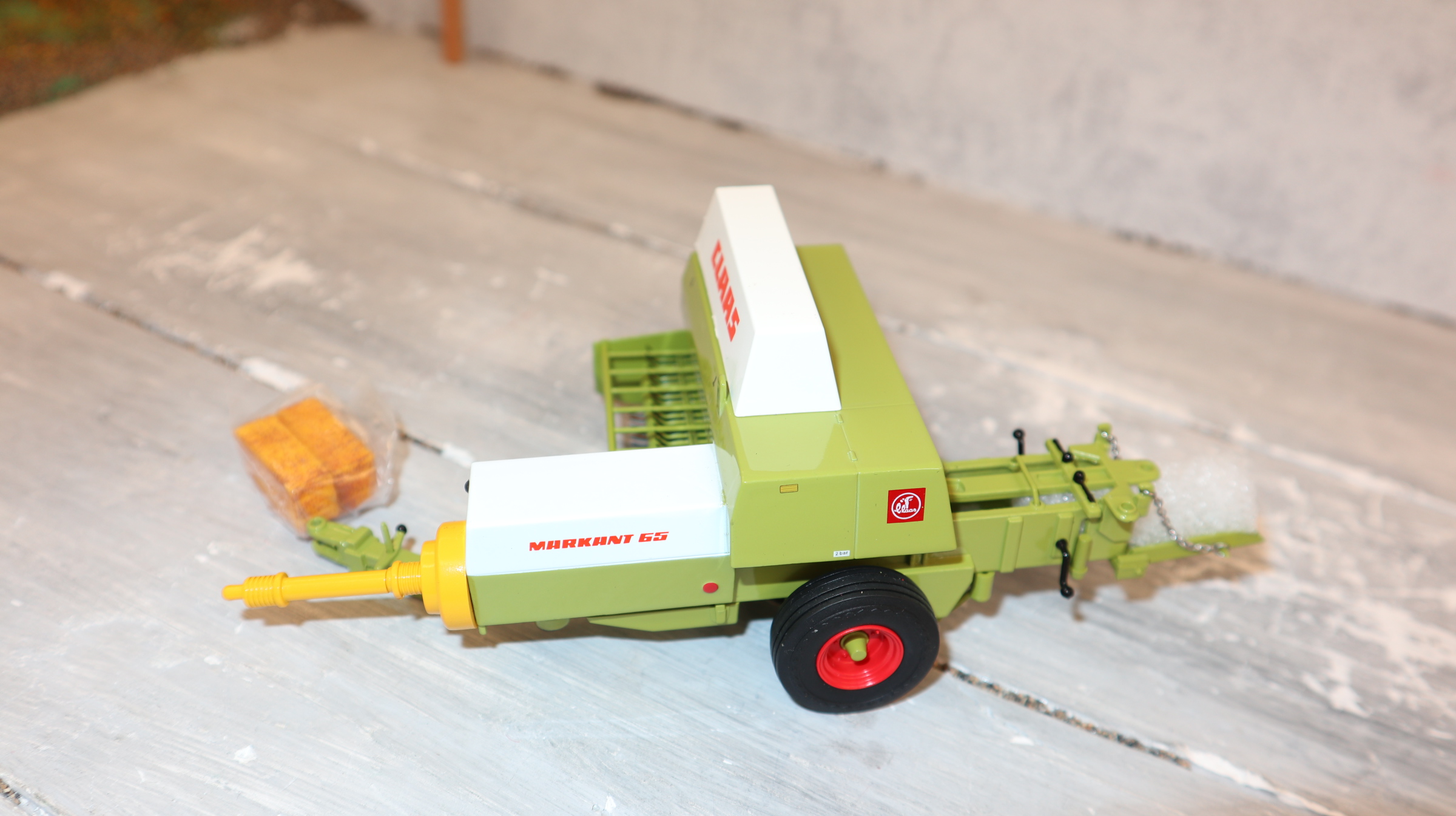 Replicagri 106 in  1:32,  Claas Markant 65 Ballenpresse, NEU in OVP