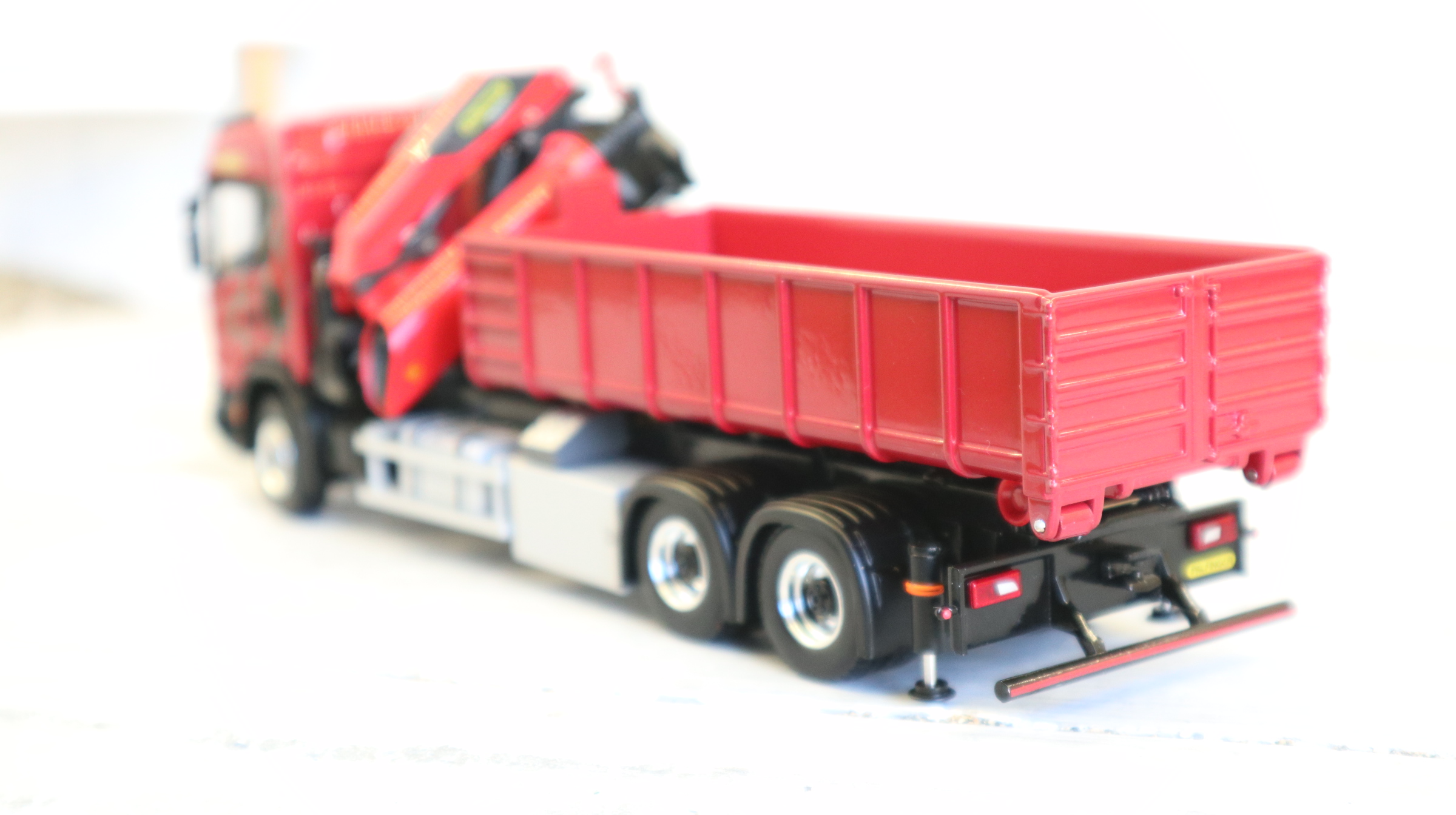 WSI 02-3667 in 1:50, SCANIA G XT 6x4, Palfinger PK 370 TEC weinrot,  NEU in OVP