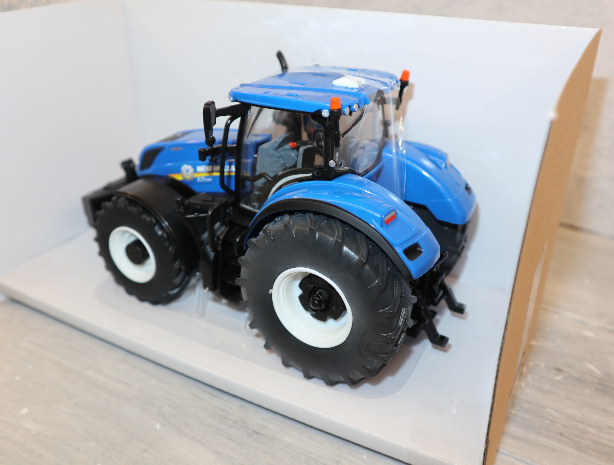 Britains 43149 in 1:32 New Holland T7.315, NEU in OVP