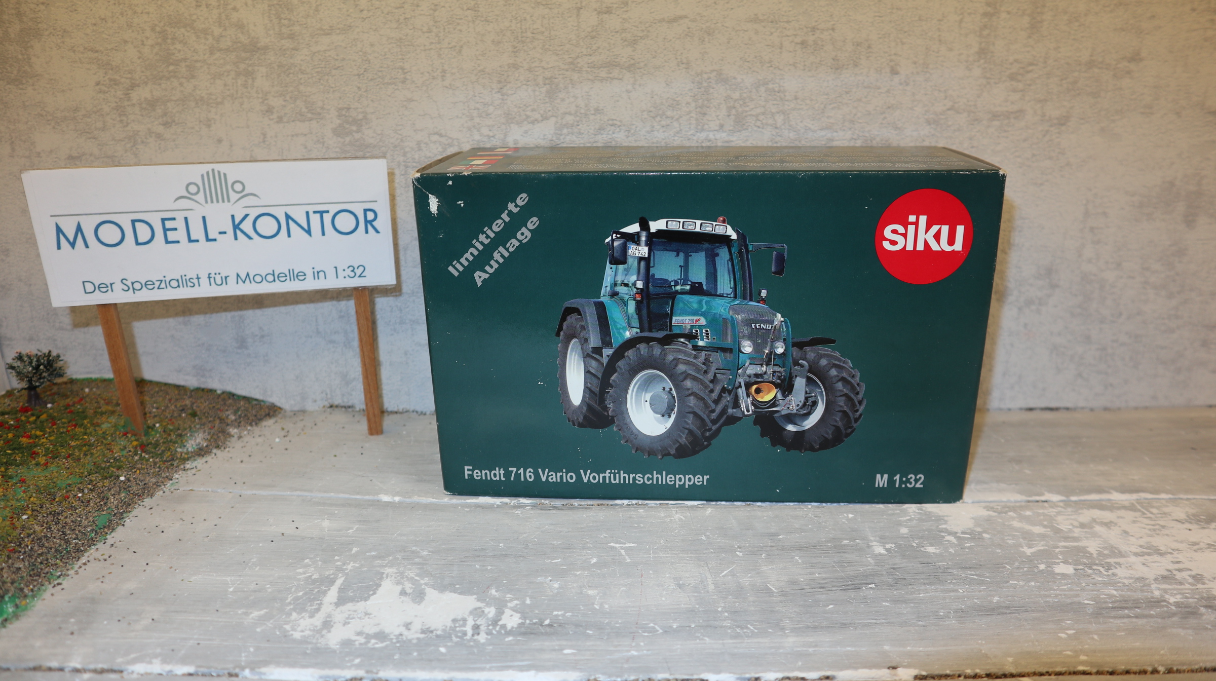 Siku 2965 in 1:32, Fendt 716 petrol Vorführschlepper, NEU in OVP