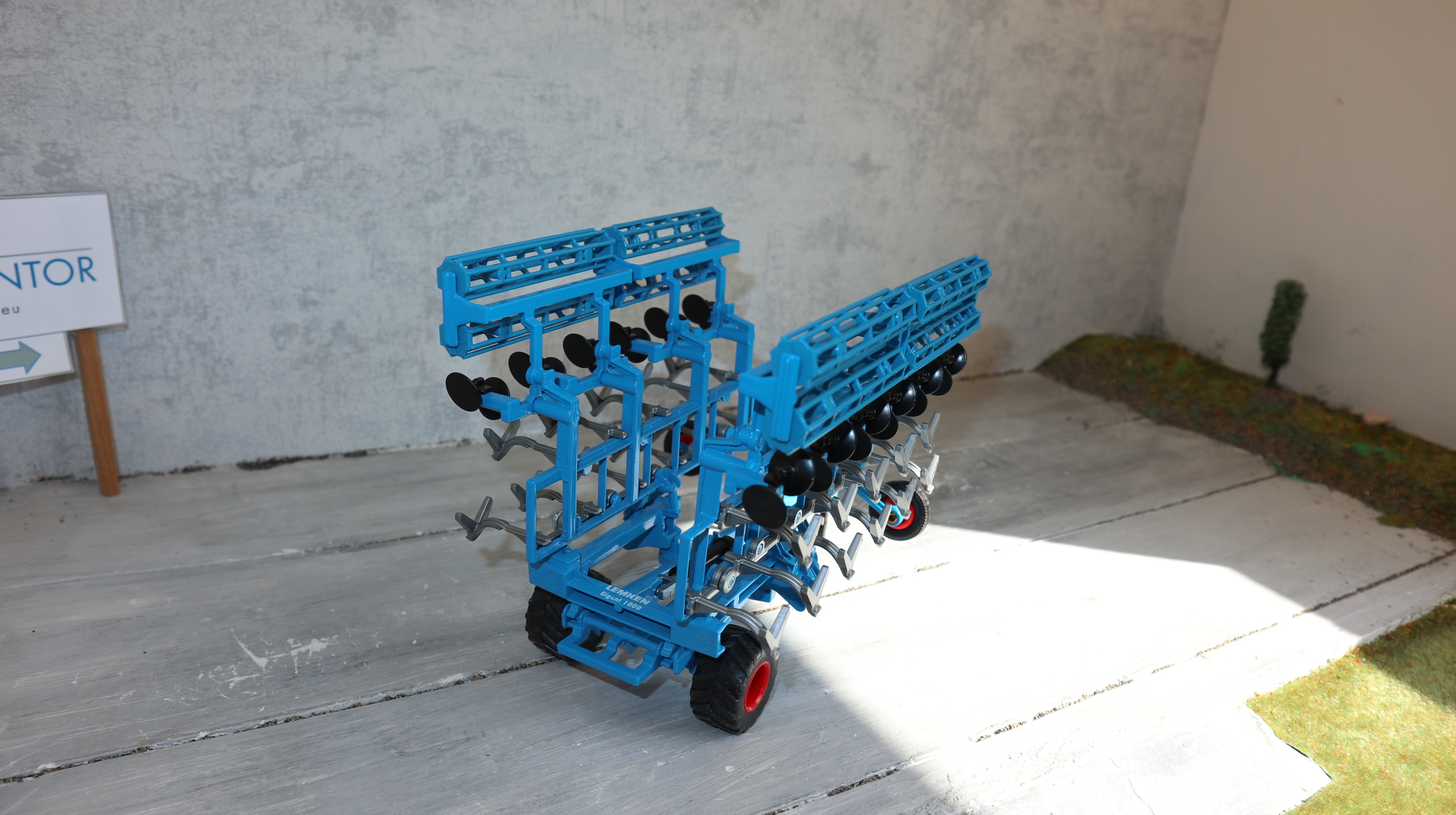 Siku 2054 in 1:32,  Scheibengrubber LEMKEN Gigant, NEU in OVP