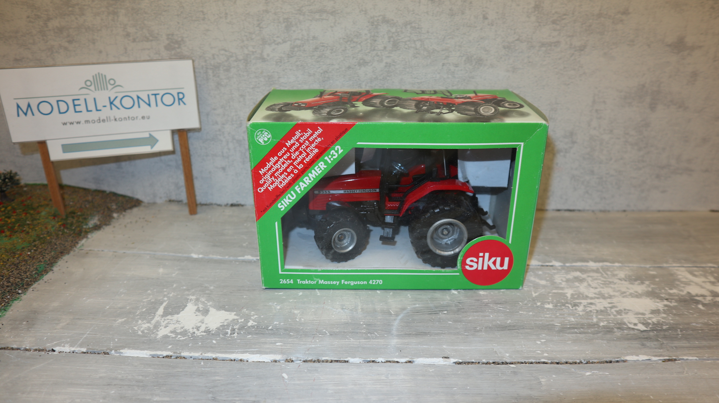 Siku 2654 in 1:32, Massey Ferguson 5355 mit breiten Reifen, Sondermodell ??  NEU in OVP