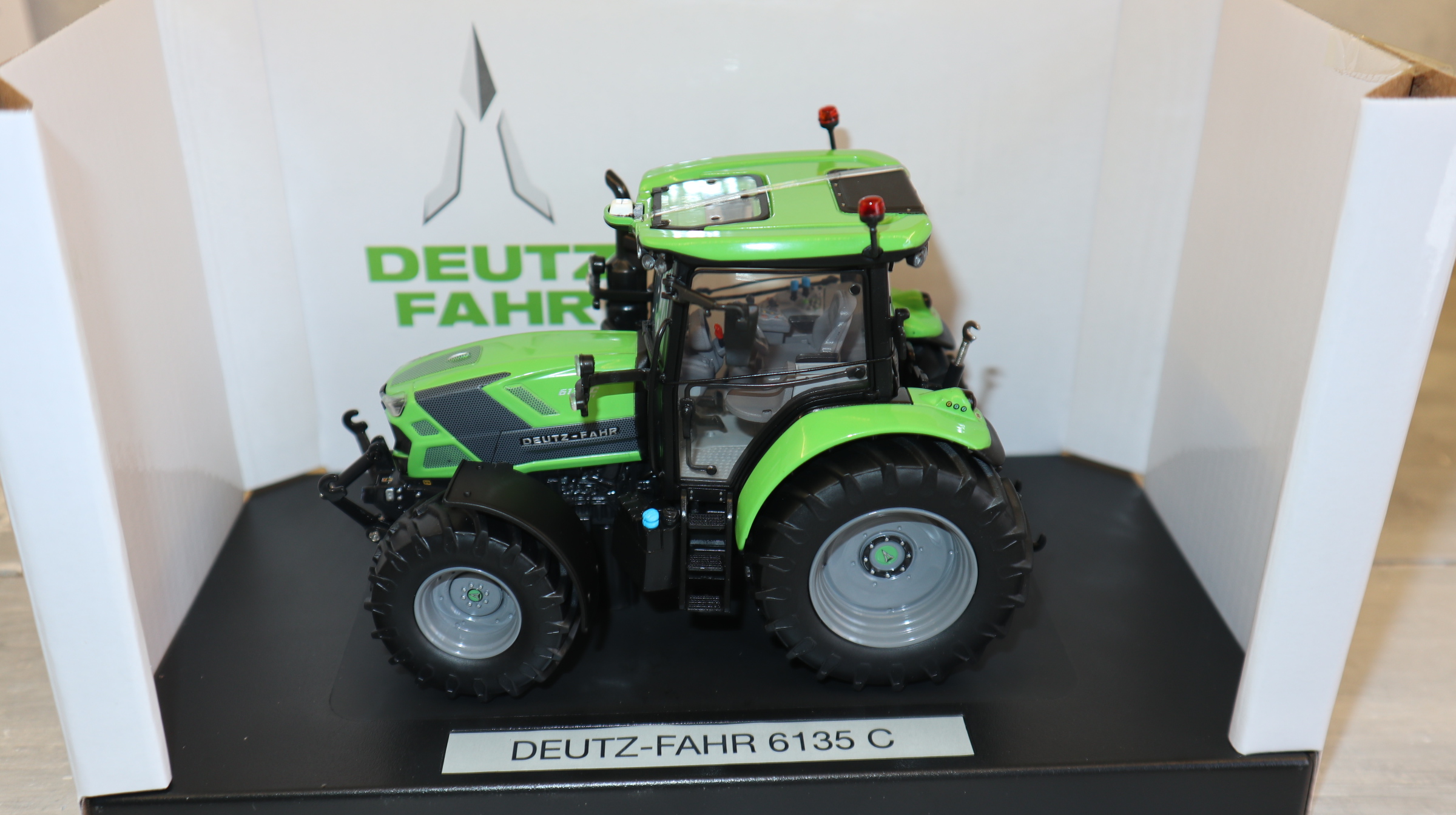 Weise Toys 1083 in 1:32, Deutz-Fahr 6135C , NEU in OVP