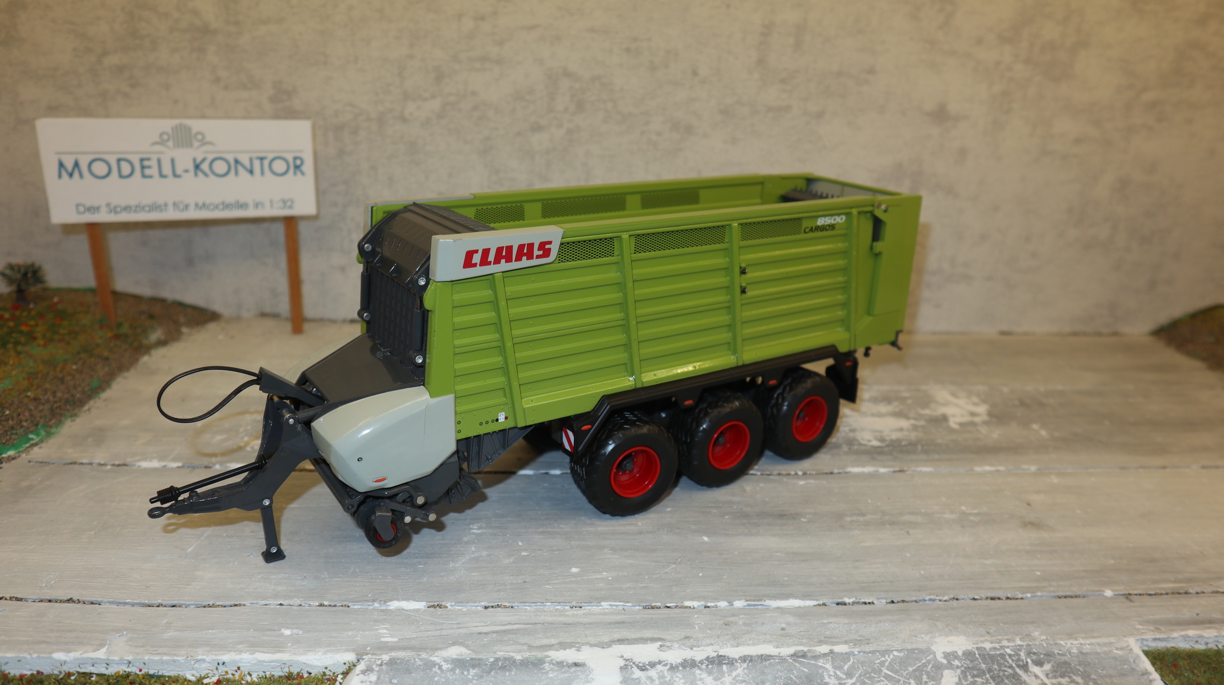 USK 30022 in 1:32, Claas Cargos 8500 Sammelwagen, NEU in OVP