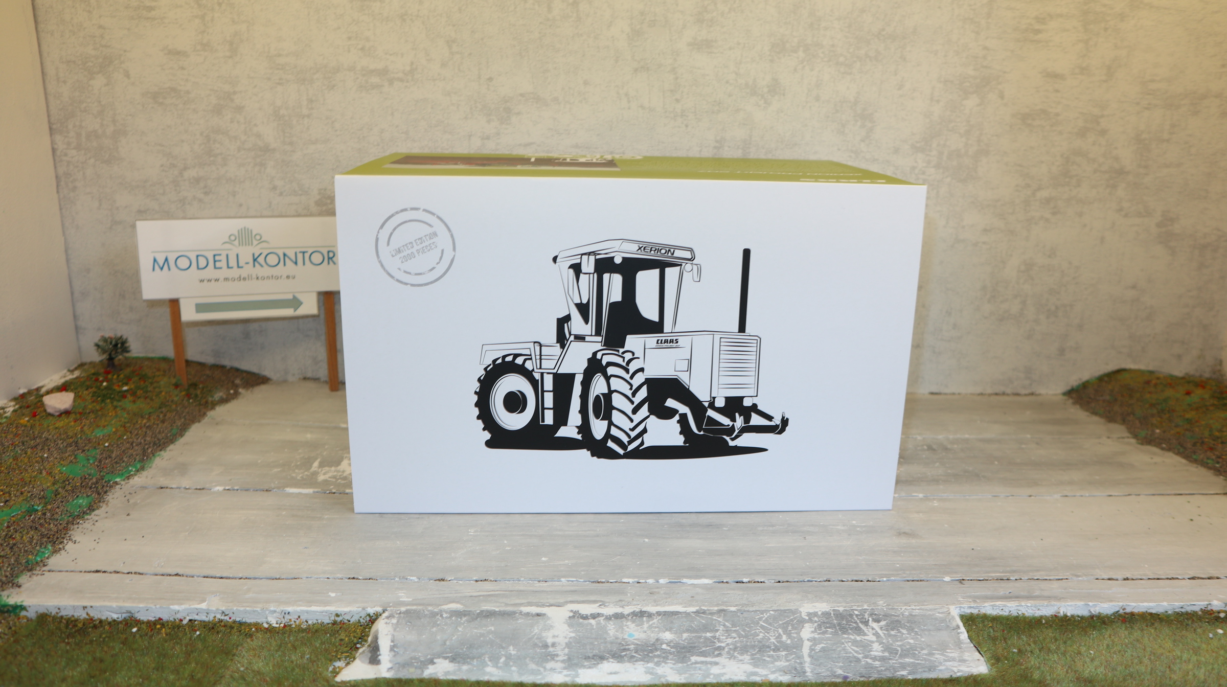 Weise Toys 02671720 in 1:32, Claas Xerion PROJEKT 207 GRÜN, NEU in OVP