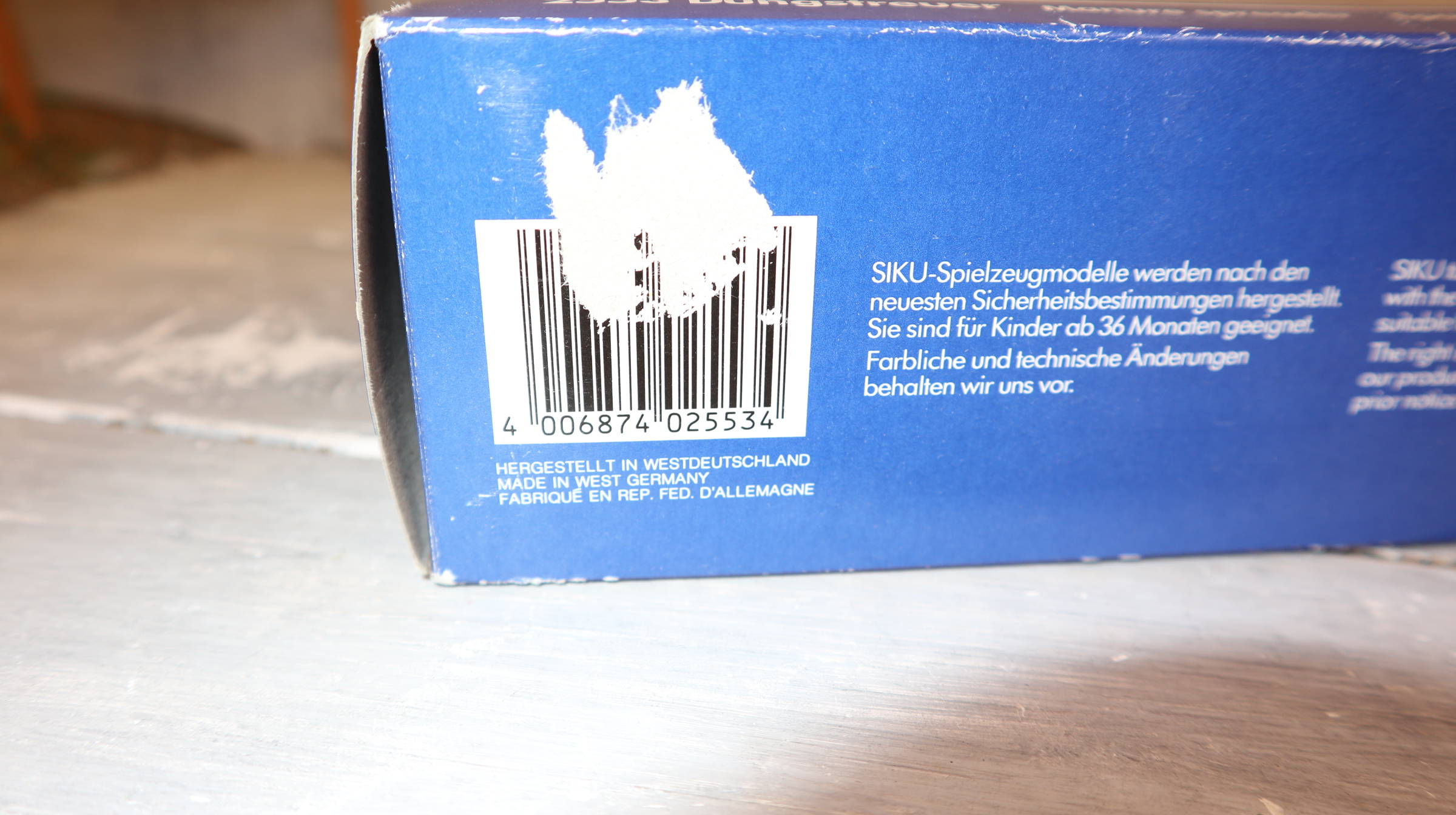 Siku 2553 in 1:32, Dungstreuer weiße Felgen Version 1 aus 1986,  NEU in OVP