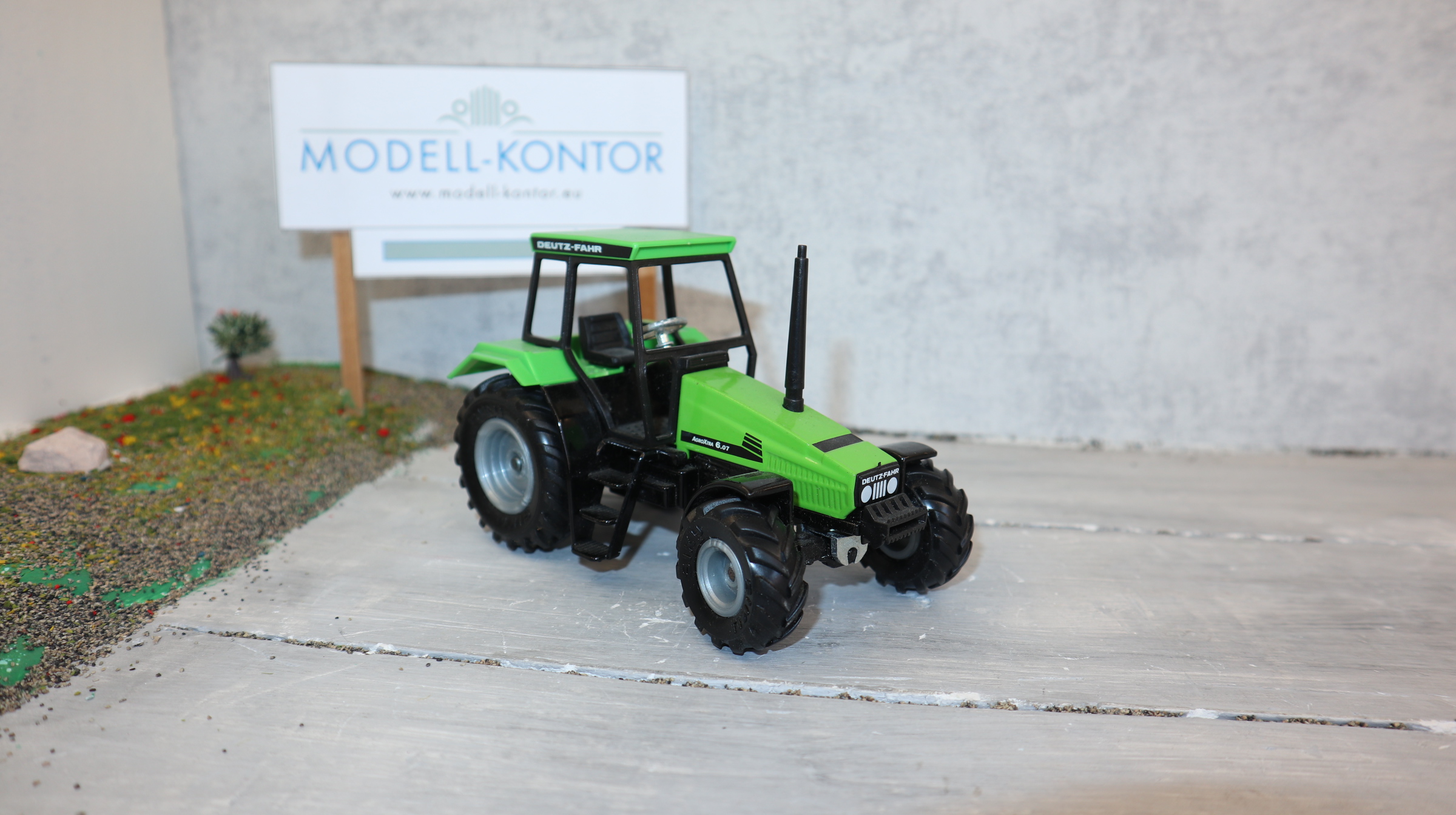Siku 2863 in 1:32,   Deutz AGROTRON 6.07, TOP ohne OVP