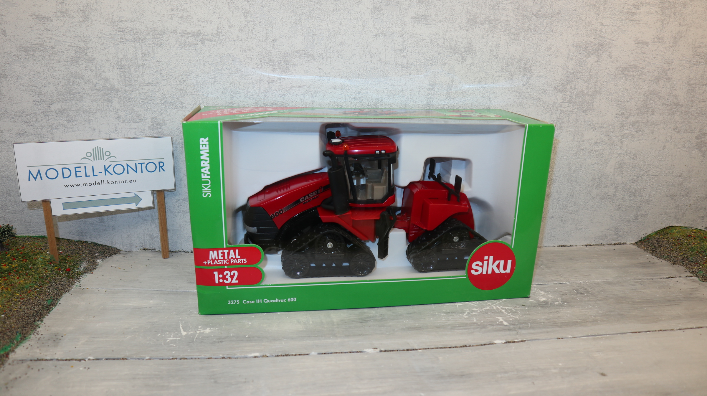 Siku 3275 in 1:32 CASE Quadtrac 600.  NEU in OVP
