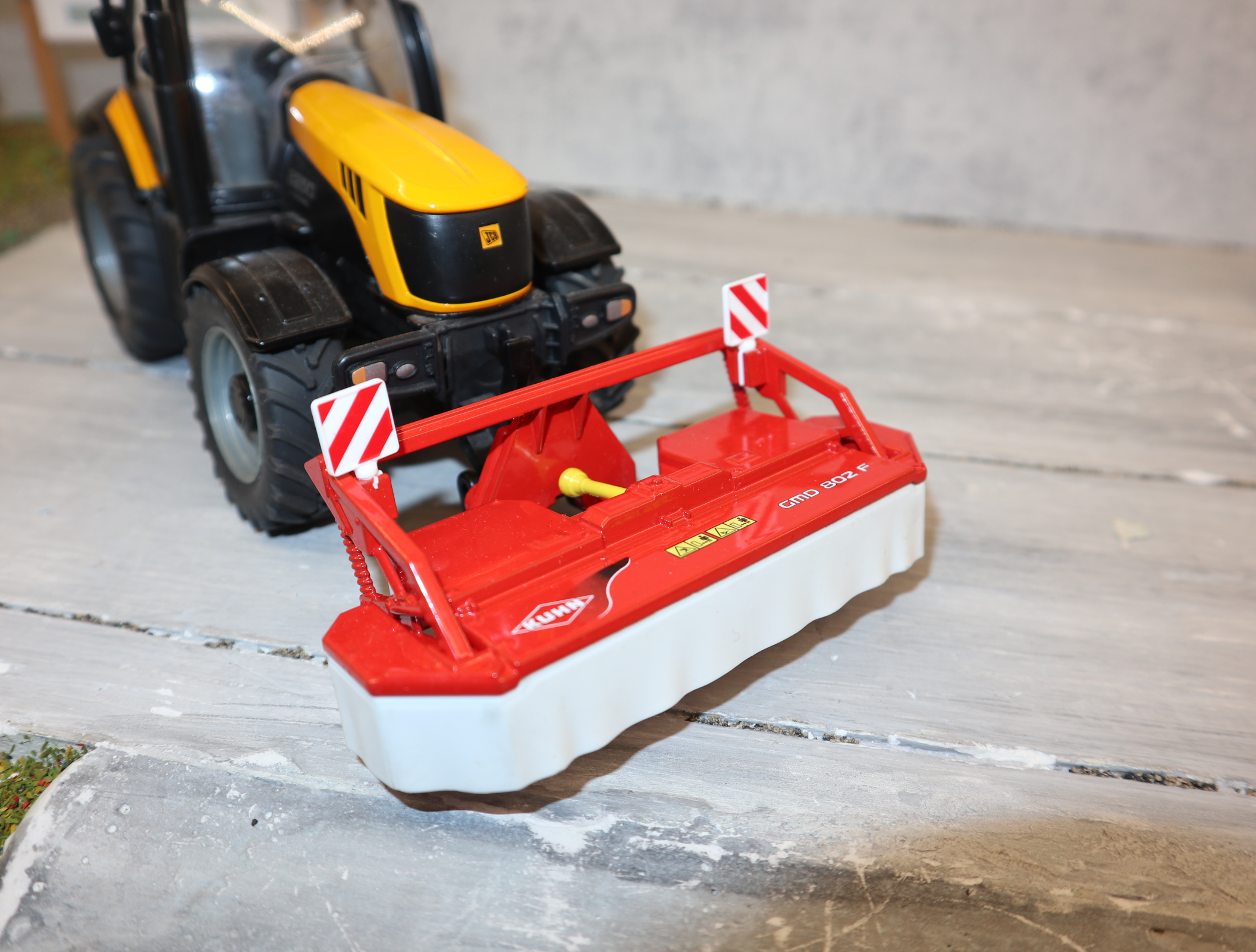 Siku 2461 in 1:32 Frontmähwerk Kuhn GMD 802, NEU in OVP