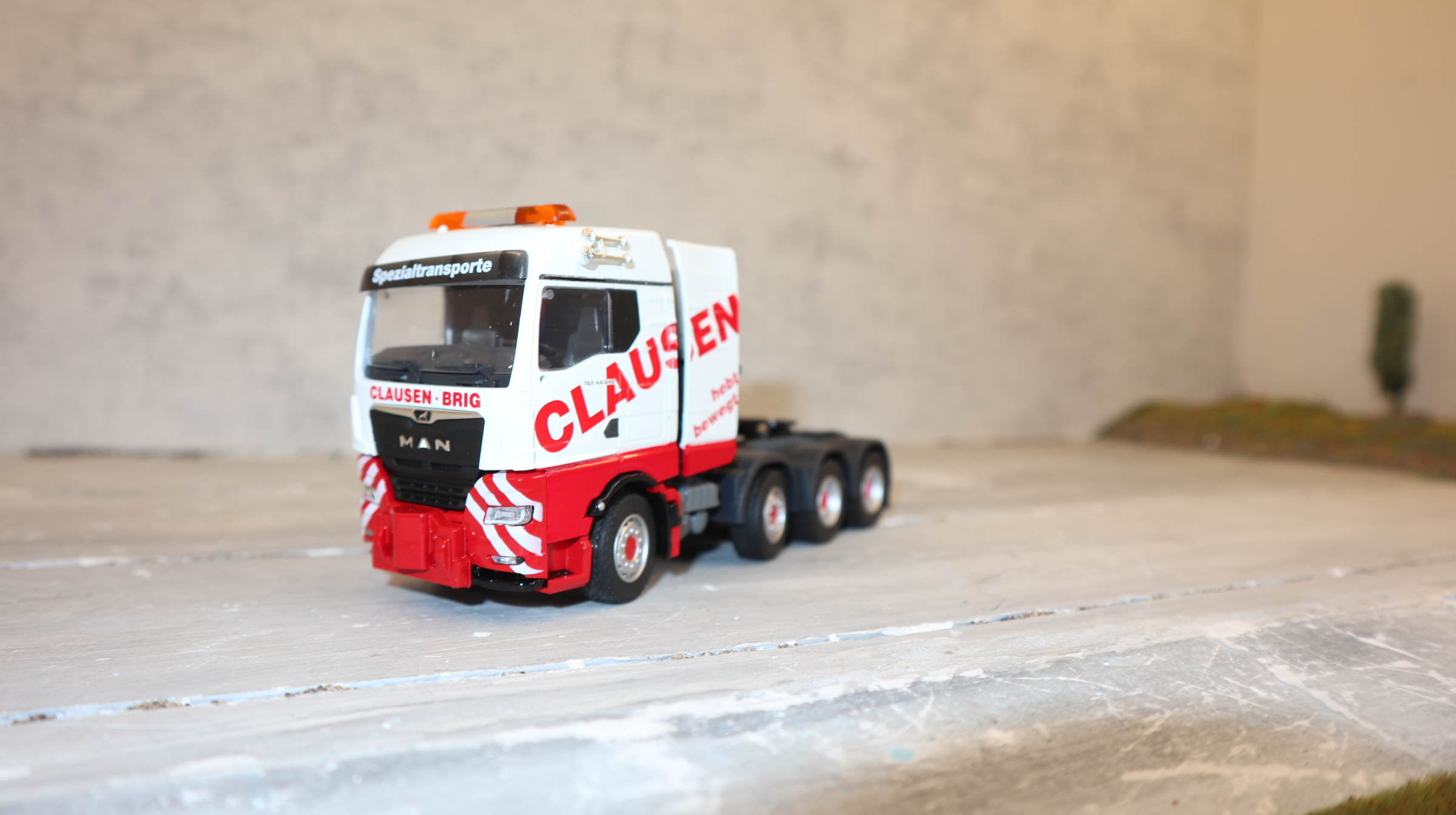 Conrad 80001/02 in 1:50 , MAN TGX TG3 Schwerlast-SZM 8x4, CLAUSEN, NEU in OVP