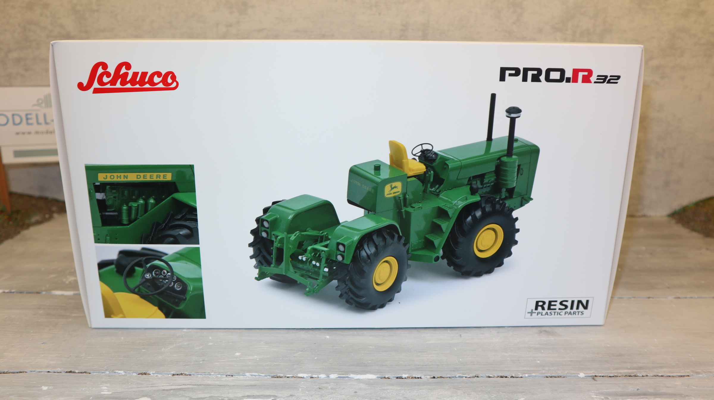 Schuco Pro 9166 in 1:32, John Deere 8010, NEU in OVP
