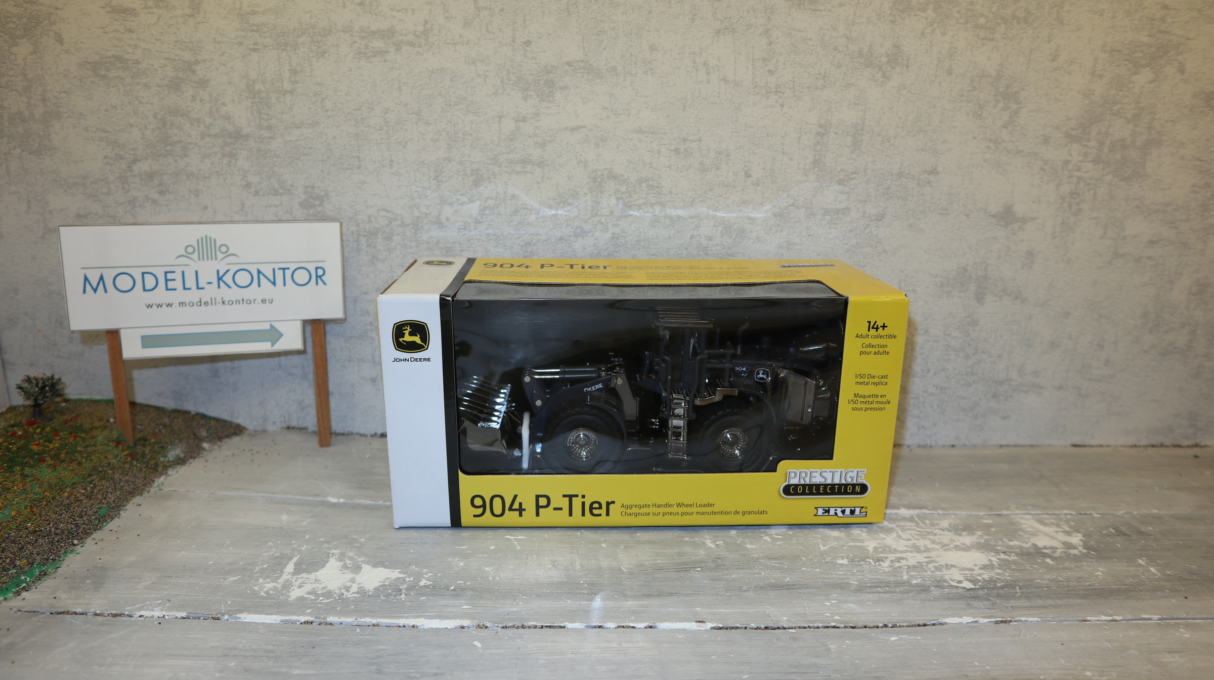 ERTL Prestige 45904 in 1:50, DEERE 904K P-Tier grau-schwarz,  USA-Modell, NEU in OVP
