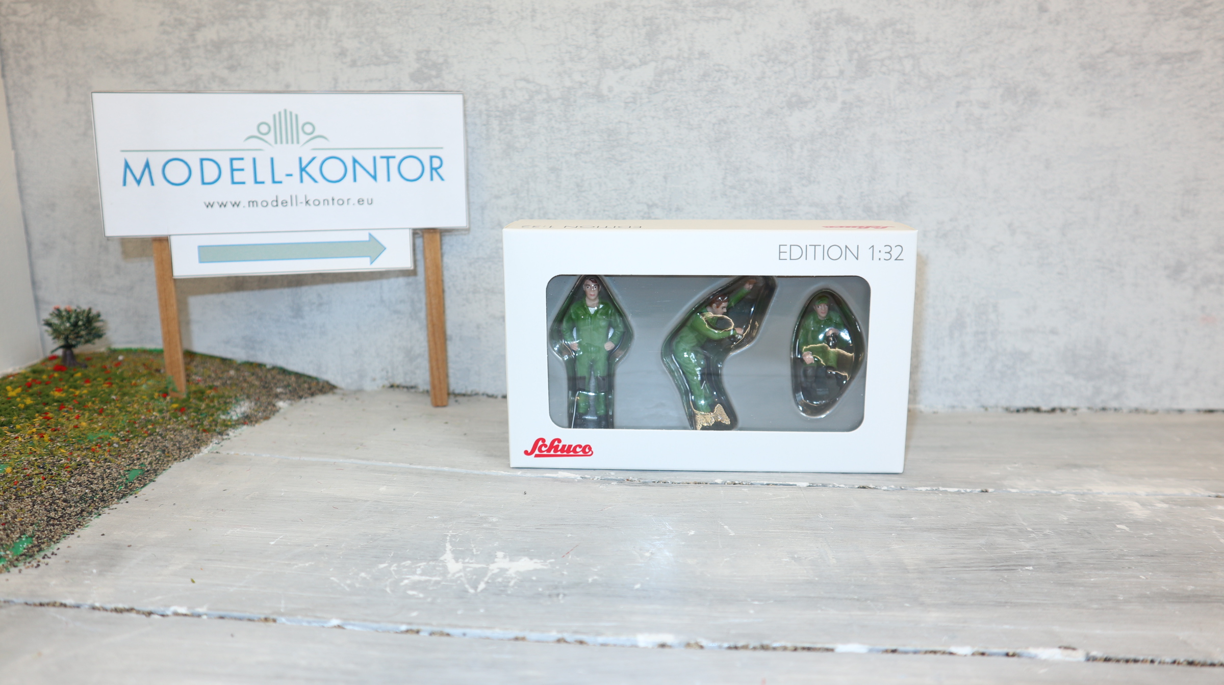 Schuco 3915 in 1:32, John Deere Mechaniker als 3-Set, NEU in OVP