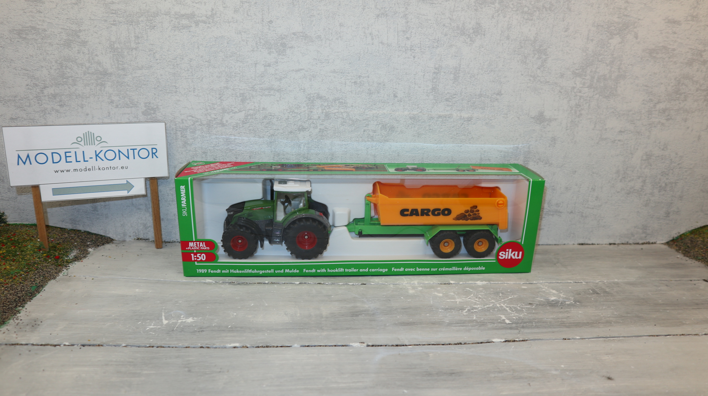 Siku 1989 in 1:50 Fendt mit Hackelift Mulde, NEU  in OVP