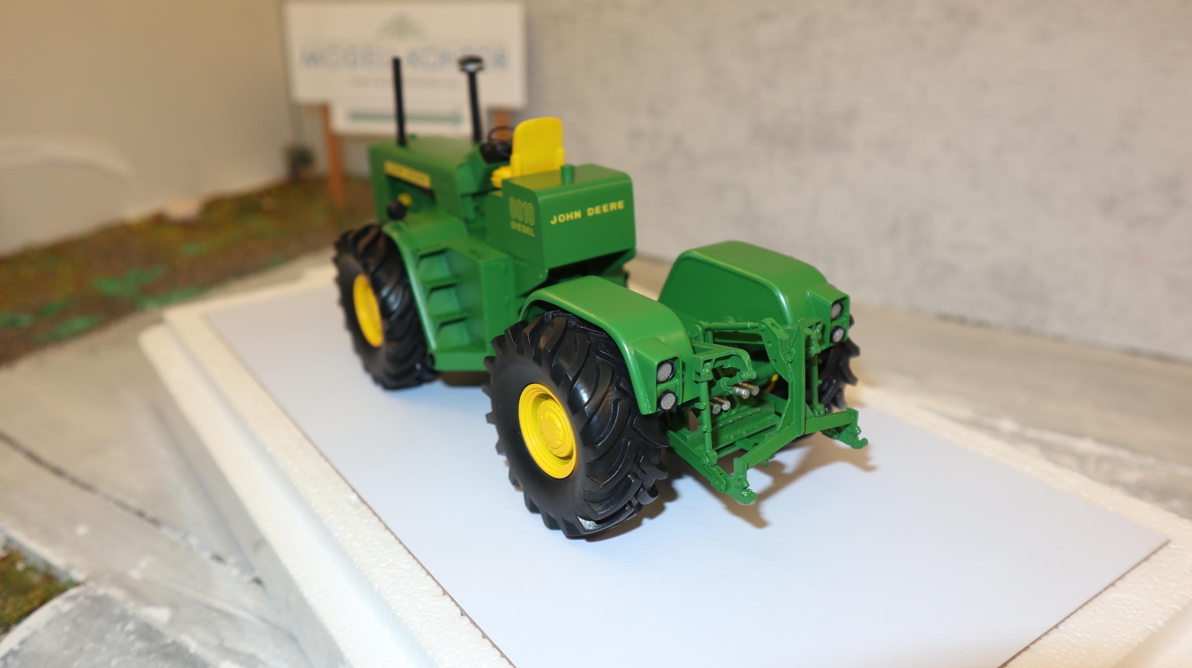 Schuco Pro 9166 in 1:32, John Deere 8010, NEU in OVP