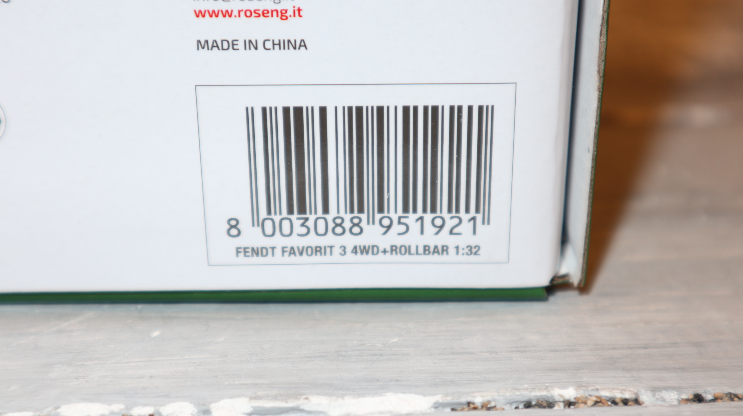 ROS  951921 in 1:32, Fendt Favorit 3 4WD mit Überrollbügel, NEU in OVP