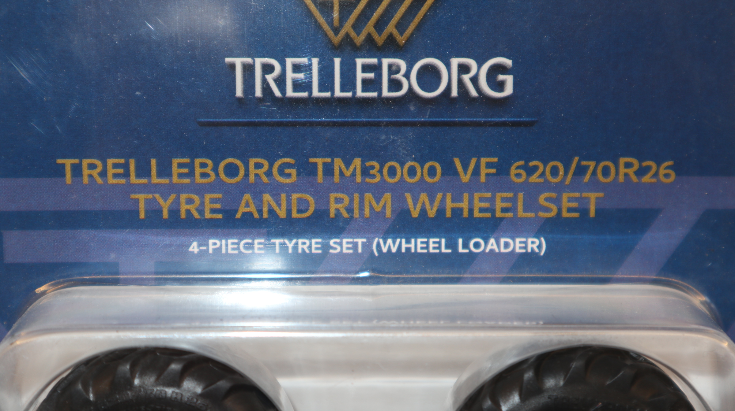 AT Collections 3200129 in 1:32, TRELLEBORG TM3000 Radlader-Reifen, NEU in OVP
