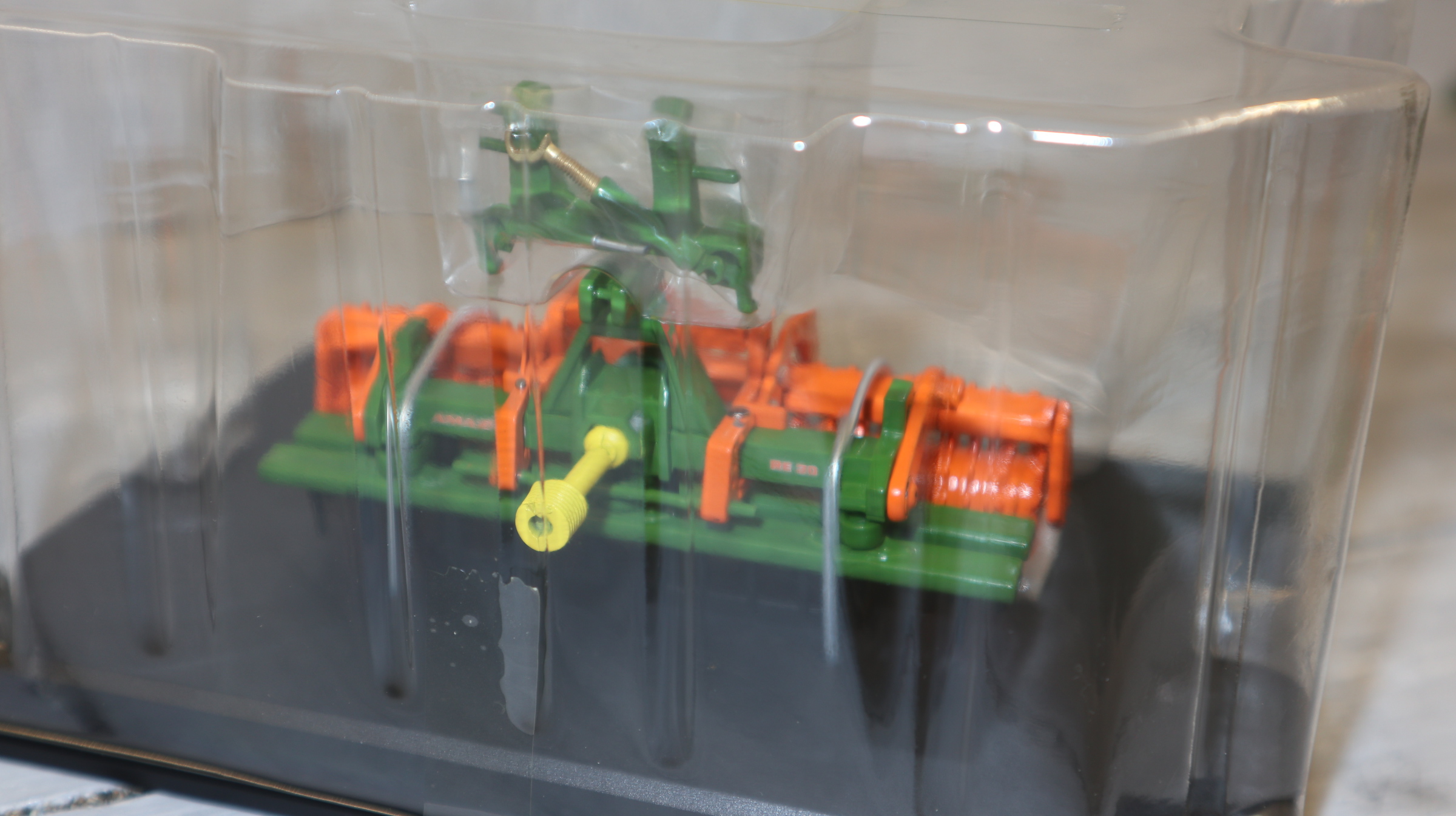 Replicagri  252 in 1:32,  AMAZONE Rüttelegge RE 30,  NEU in OVP