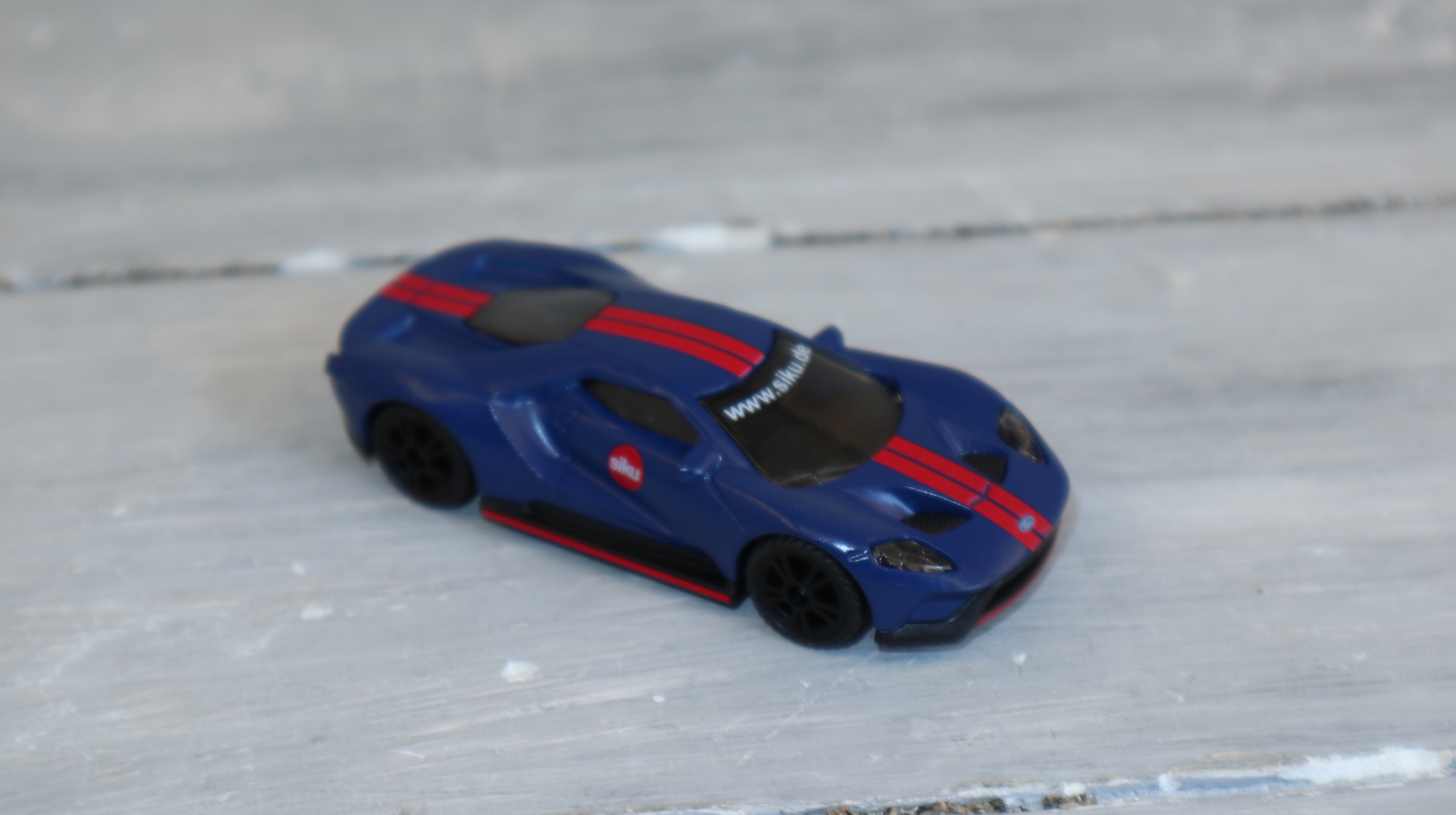 Siku 1526  in 1:55,  Ford GT in Matt-Blau , Sondermodelle, auch Sonderschachtel, NEU in OVP