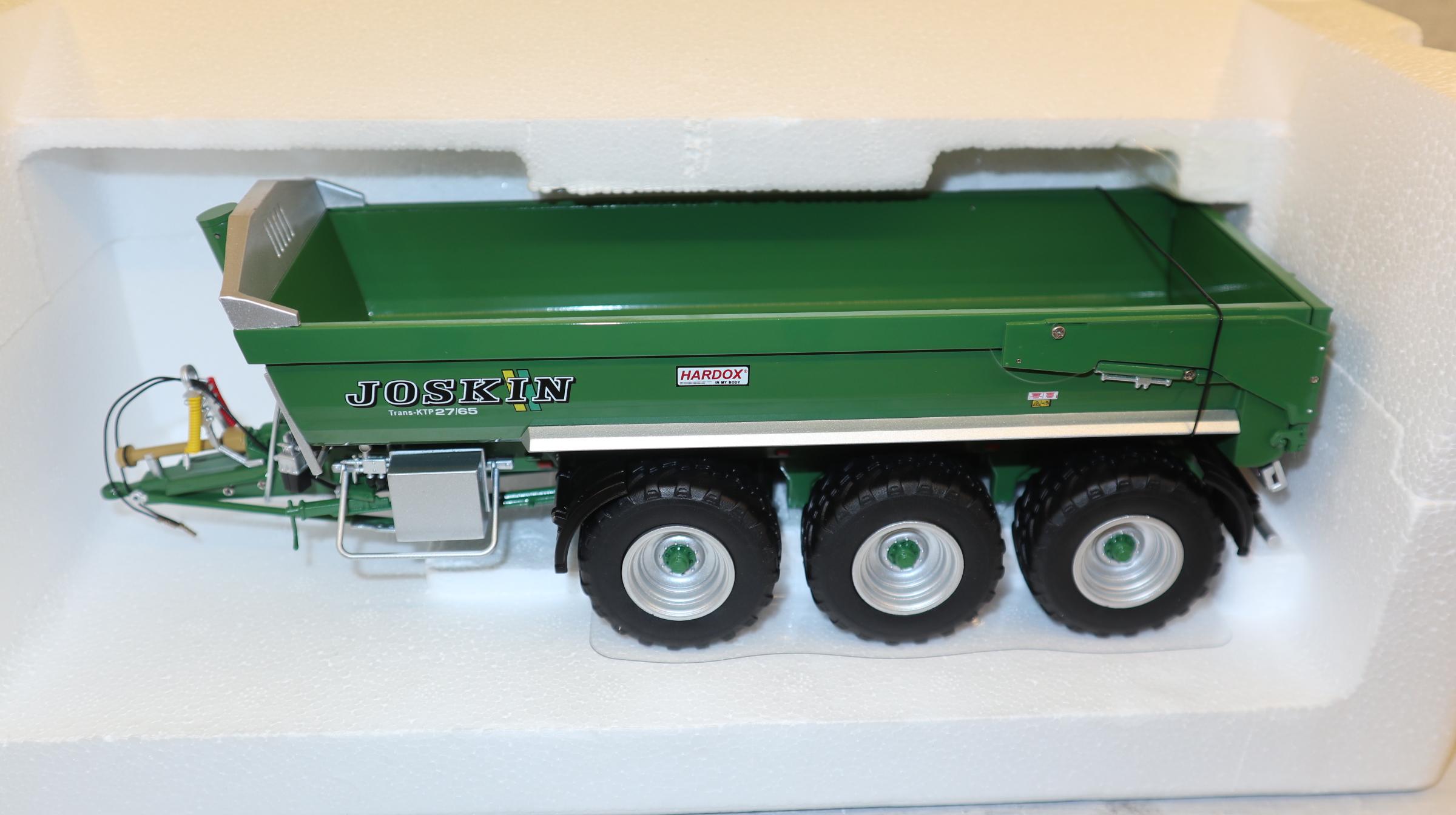 Universal Hobbies UH 6815 in 1:32, Joskin Trans-KTP 27-65, Green Edition,  NEU in OVP
