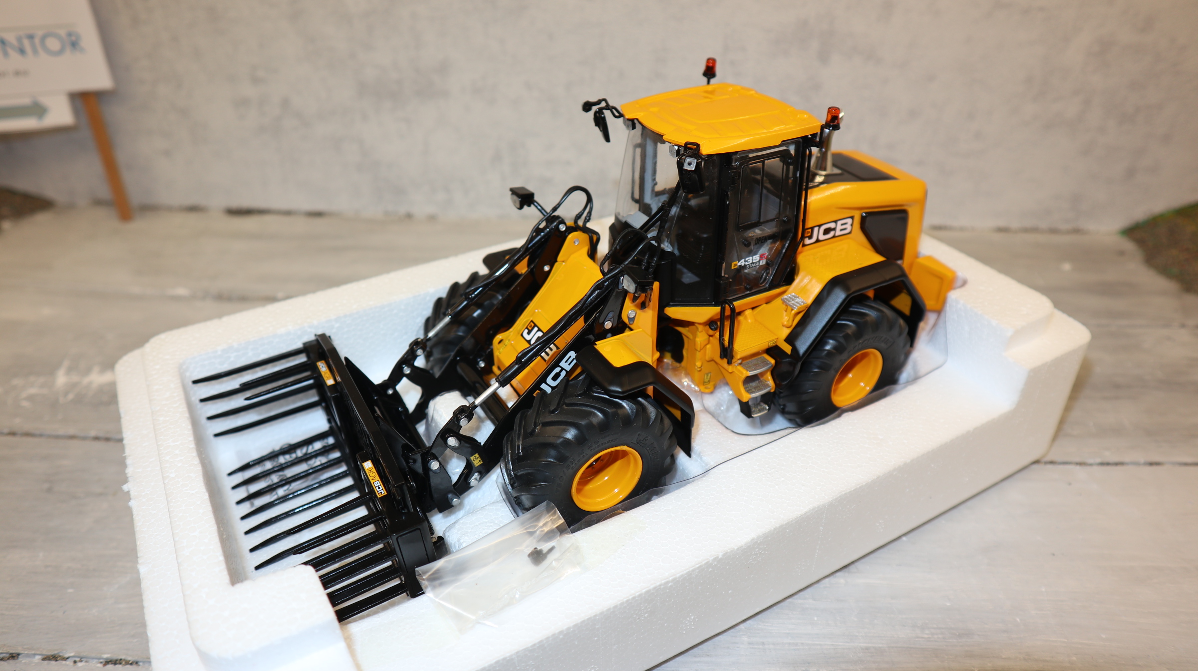 AT Collections 3200180 in 1:32  JCB 435S Radlader
