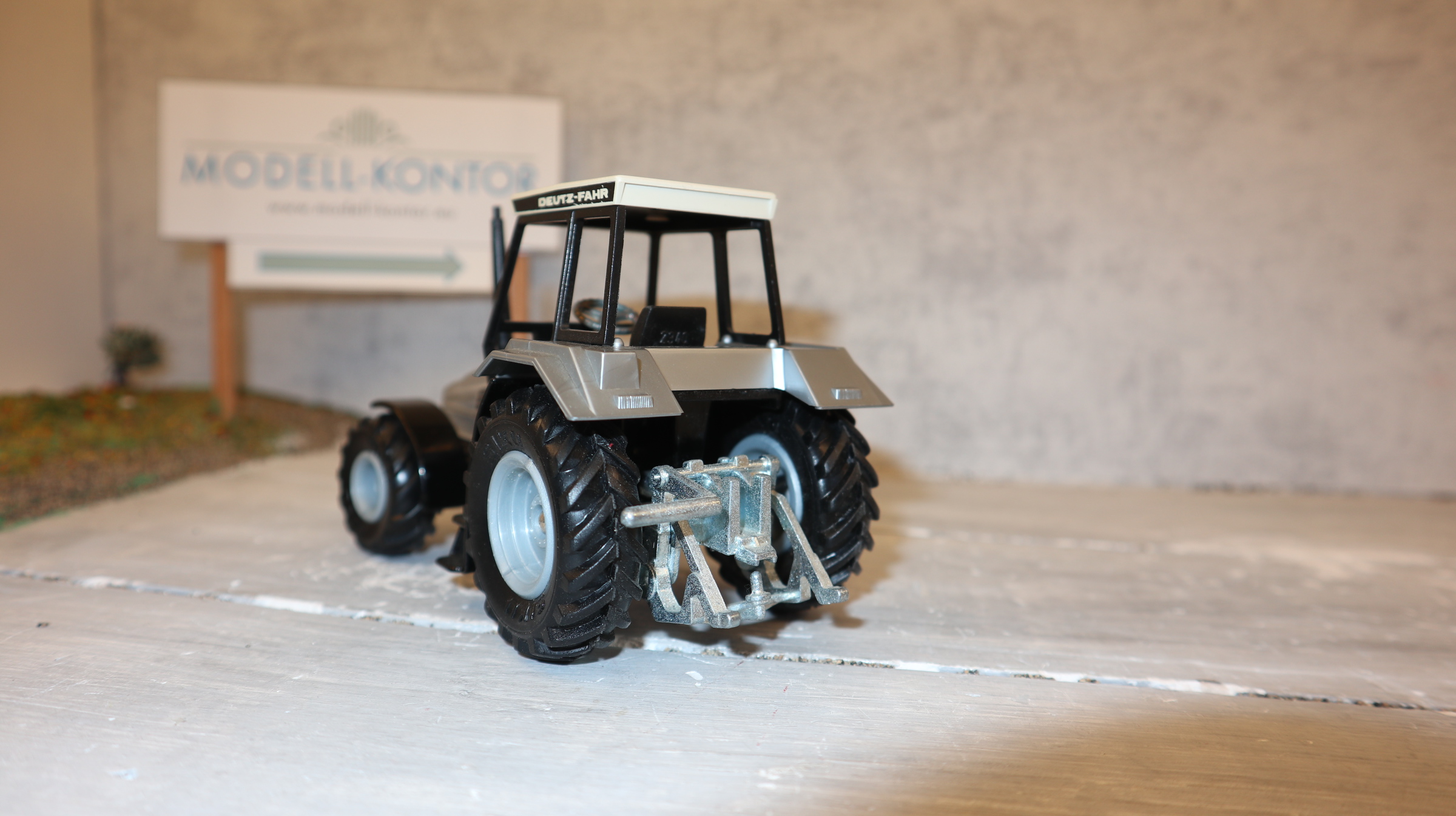 Siku 2863 in 1:32,  Deutz-Fahr Agroxtra 6,07 in SILBER, NEU aber ohne OVP