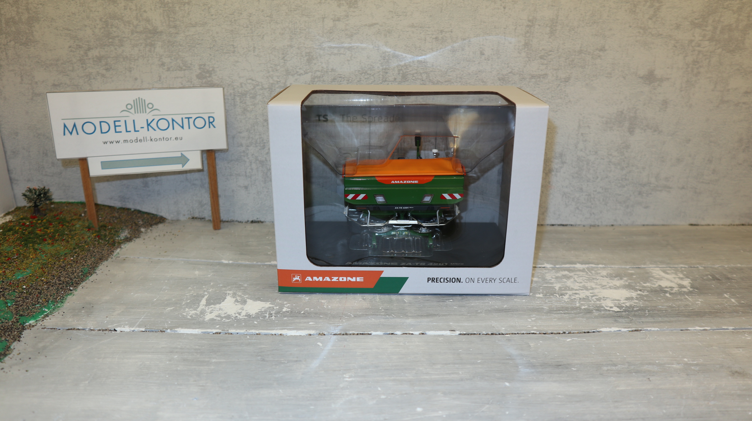 Universal Hobbies UH 6801 in 1:32,  AMAZONE ZA-TS 4201 Ultra Streuer  Neu in OVP