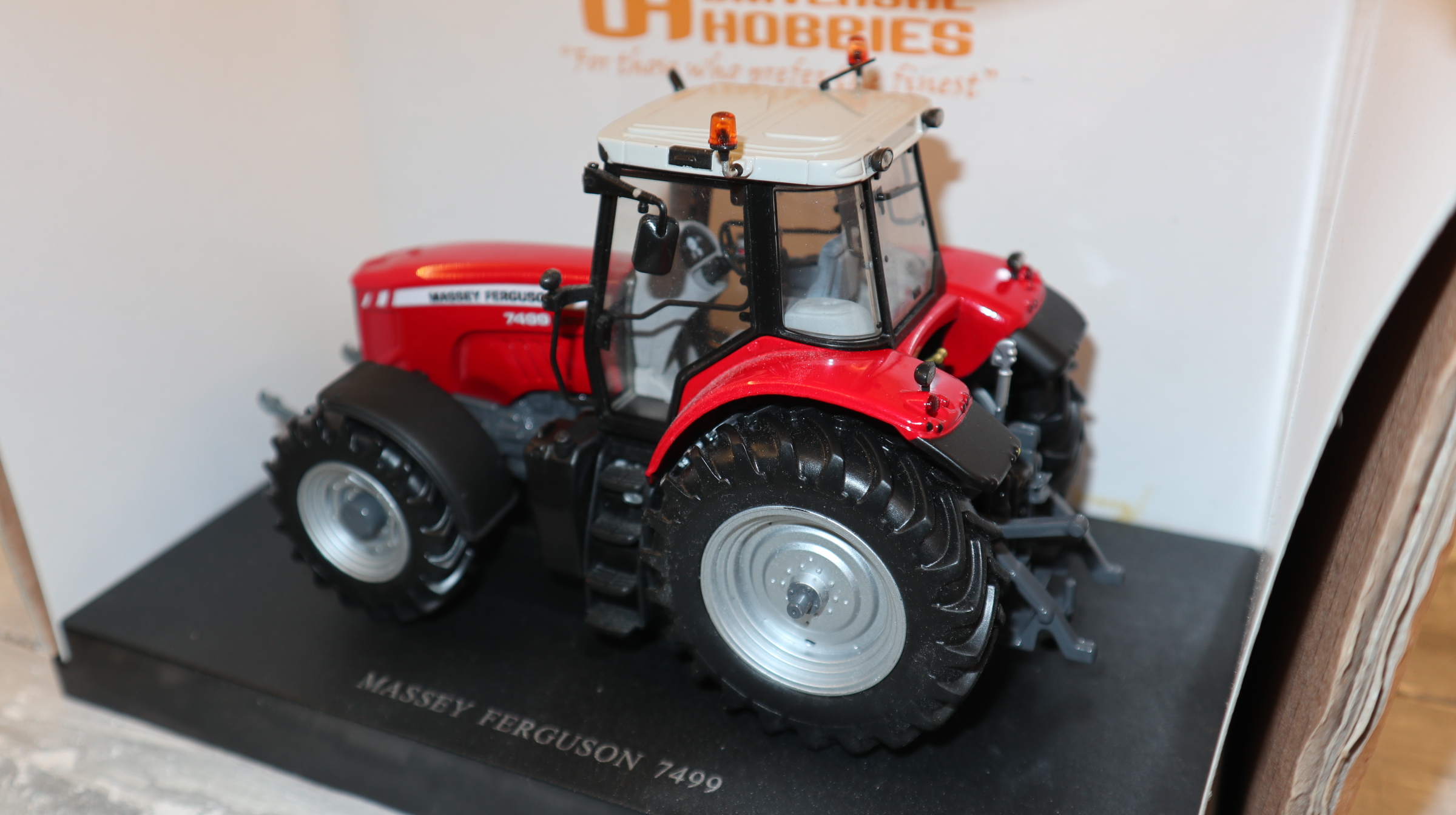 Universal Hobbies UH 2850 in 1:32, Massey Ferguson 7499, NEU in OVP