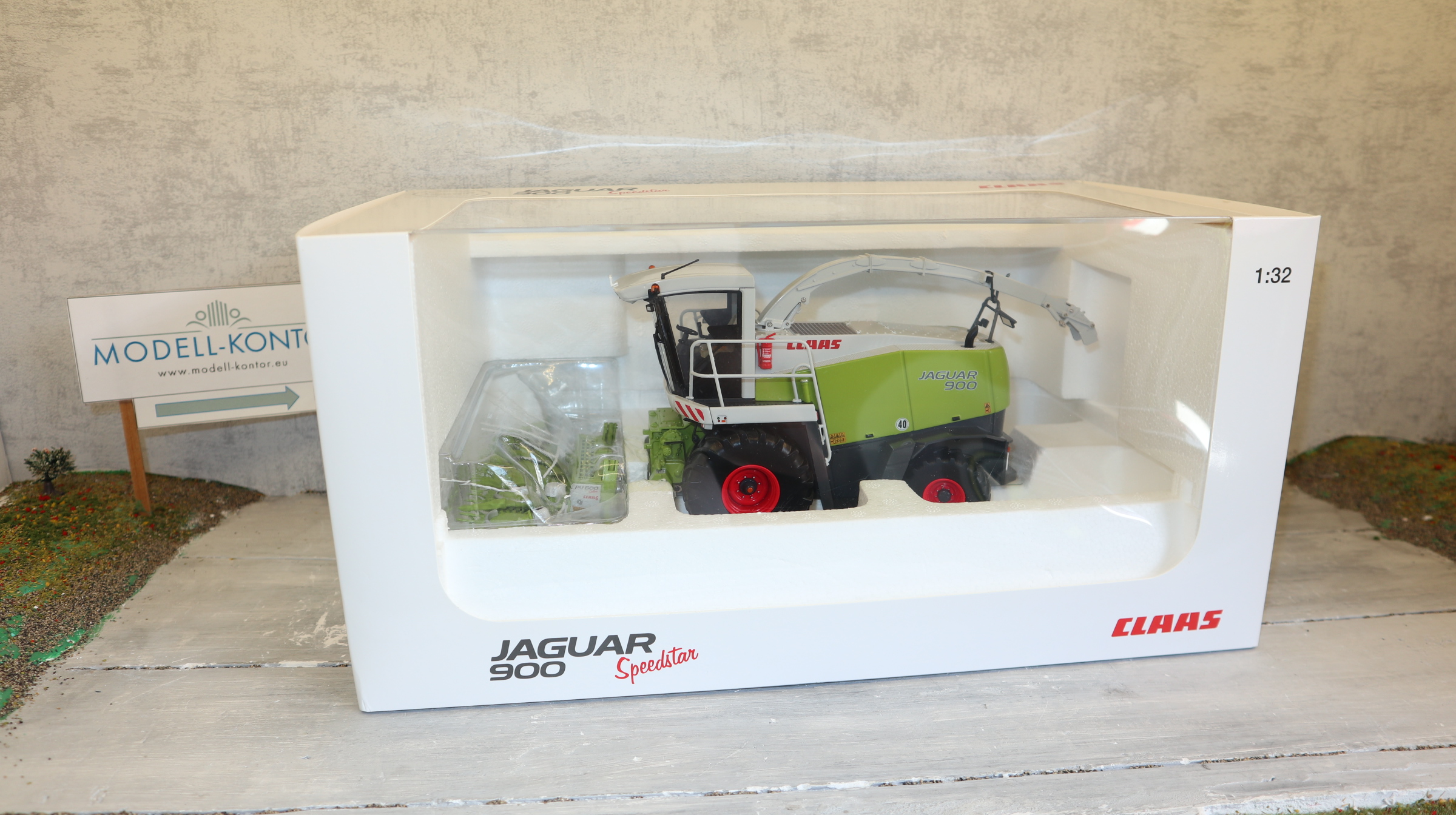 Universal Hobbies UH 02670440 in 1:32, Claas Jaguar 900 Speedstar + RU 600,  NEU in OVP