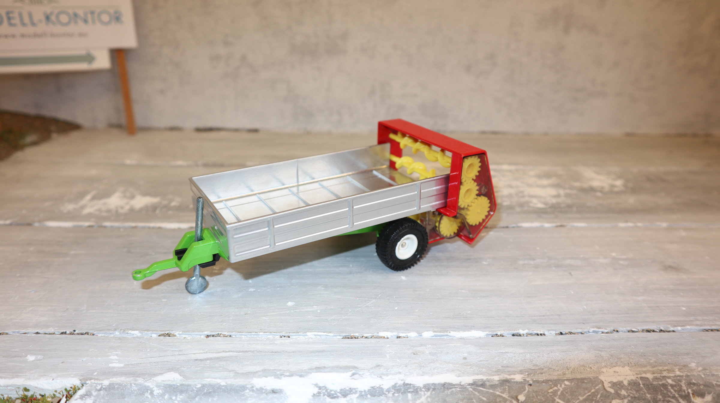 Siku 2553 in 1:32, Dungstreuer weiße Felgen Version 1 aus 1986,  NEU in OVP