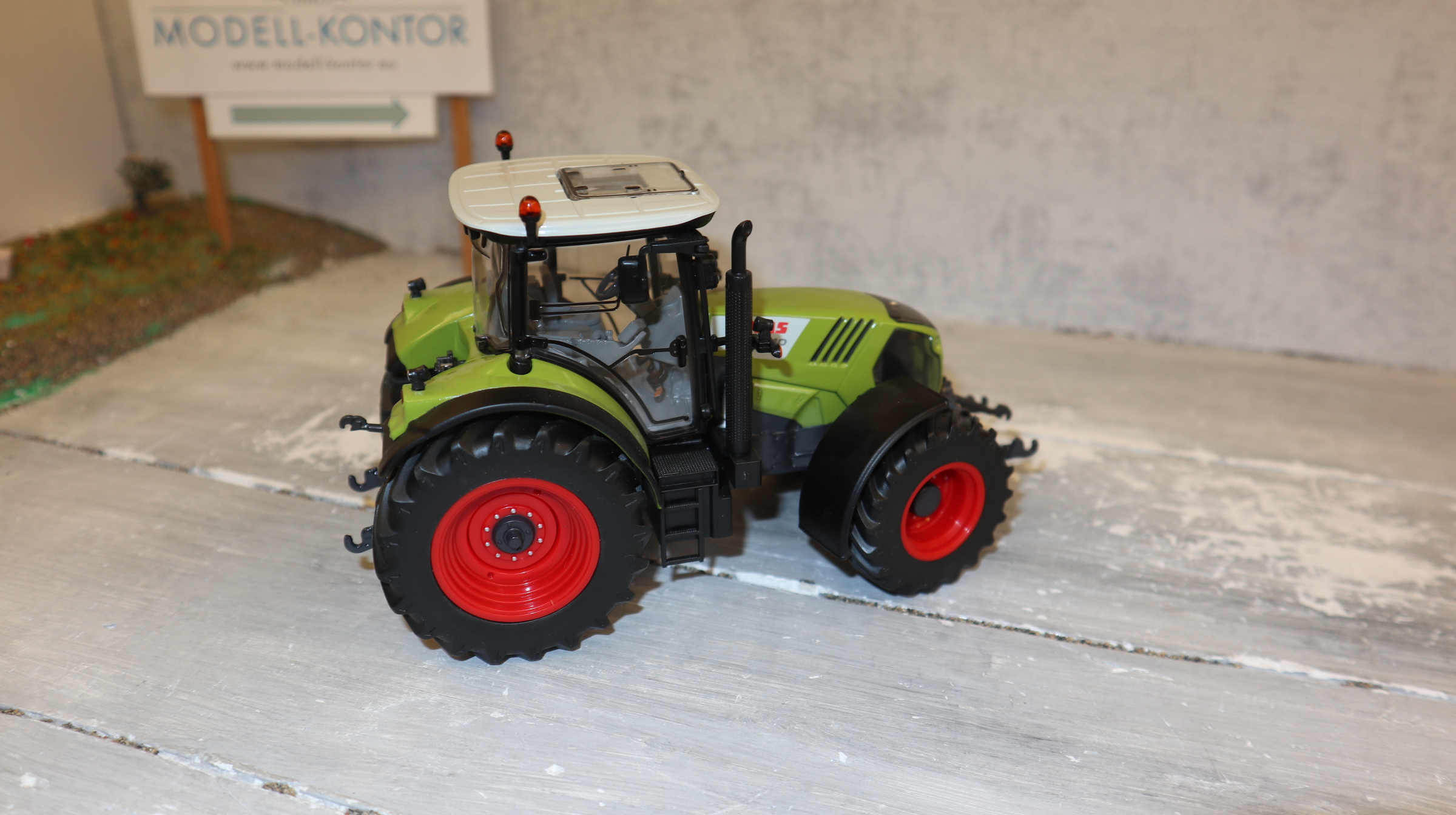 Wiking 077324 in 1:32,  Claas Arion 640 ,  NEU in OVP