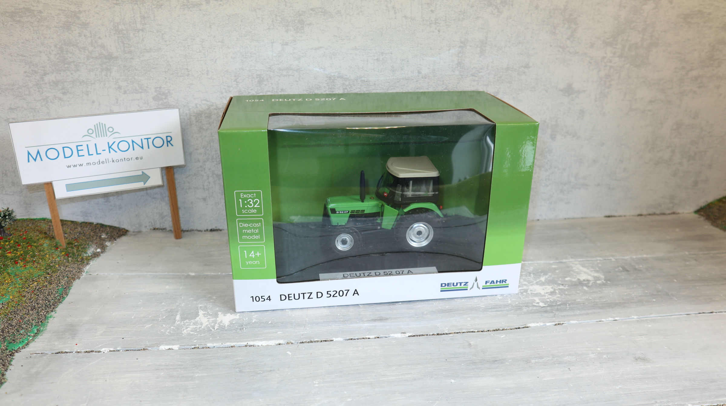 Weise Toys 1054 in 1:32, Deutz D 5207 A, NEU in OVP