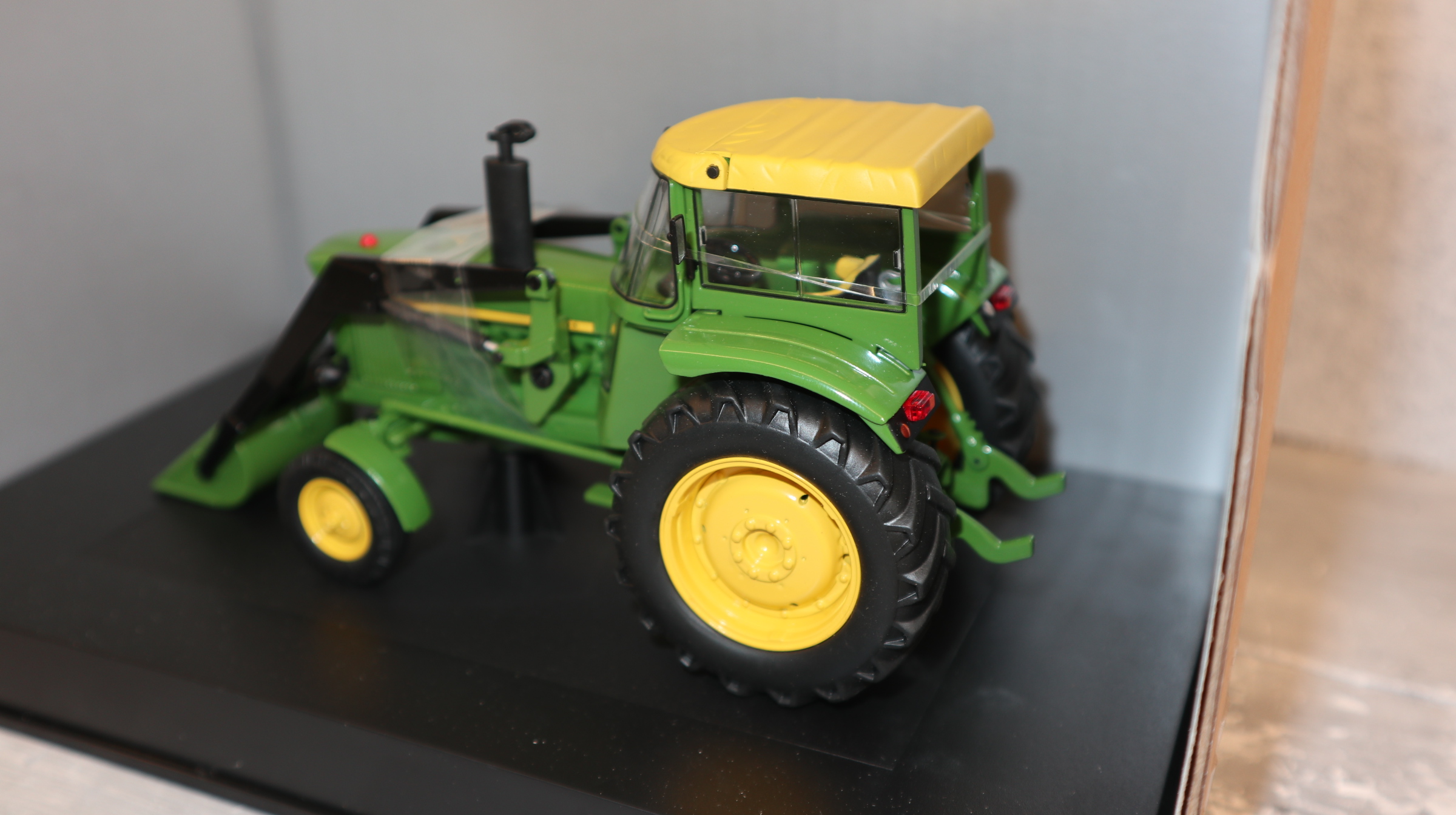 Schuco 7678 in 1:32, John Deere 3120 mit Frontlader, NEU in OVP