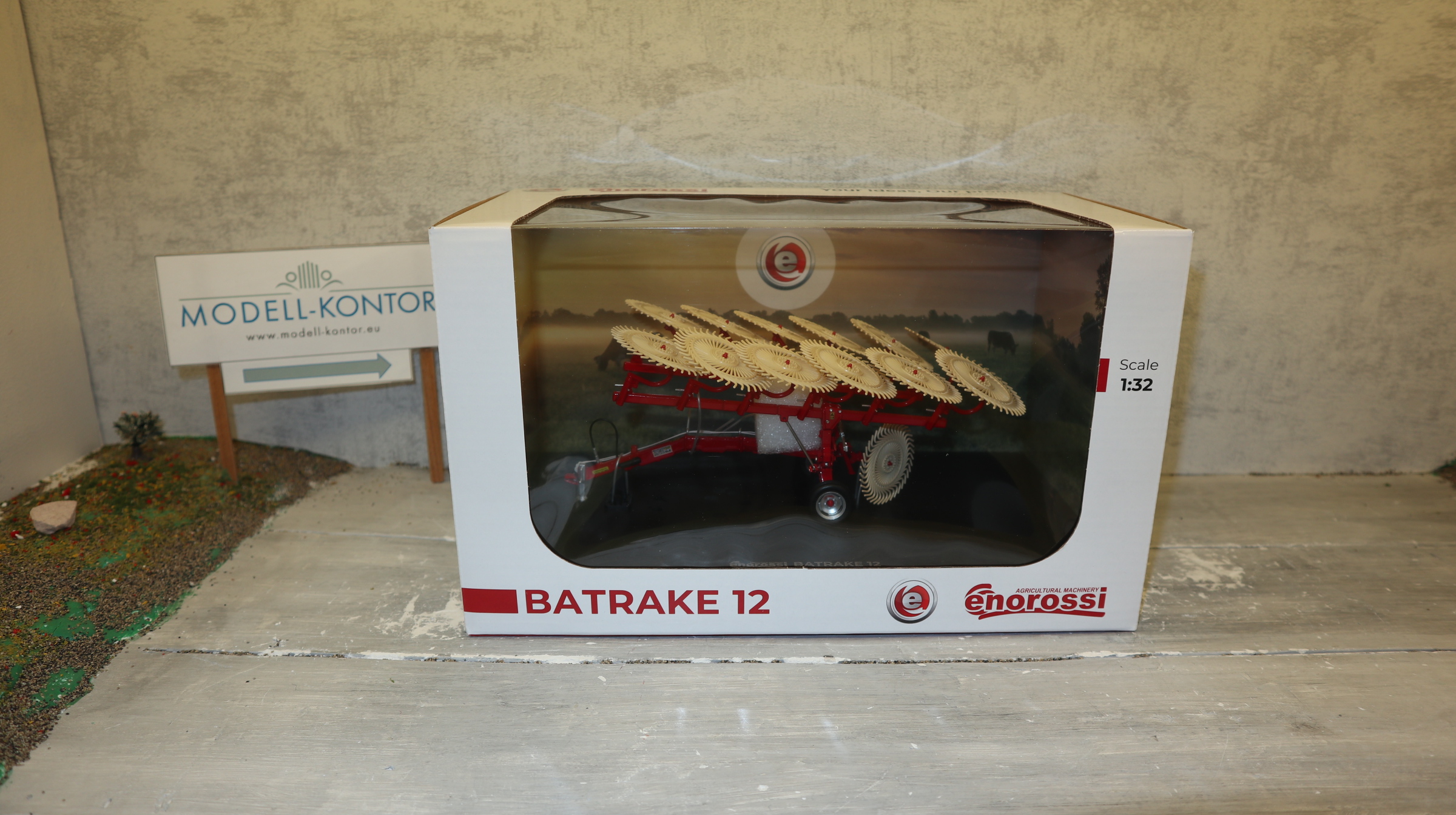 Universal Hobbies UH 6556 in 1:32, ENOROSSI Batrake 12  NEU in OVP