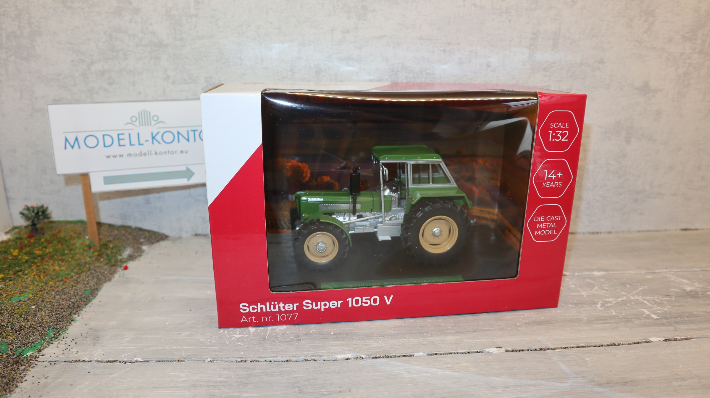 Weise Toys 1077 in 1:32, Schlüter Super 1050 V in GRÜN mit Kabine, NEU in OVP