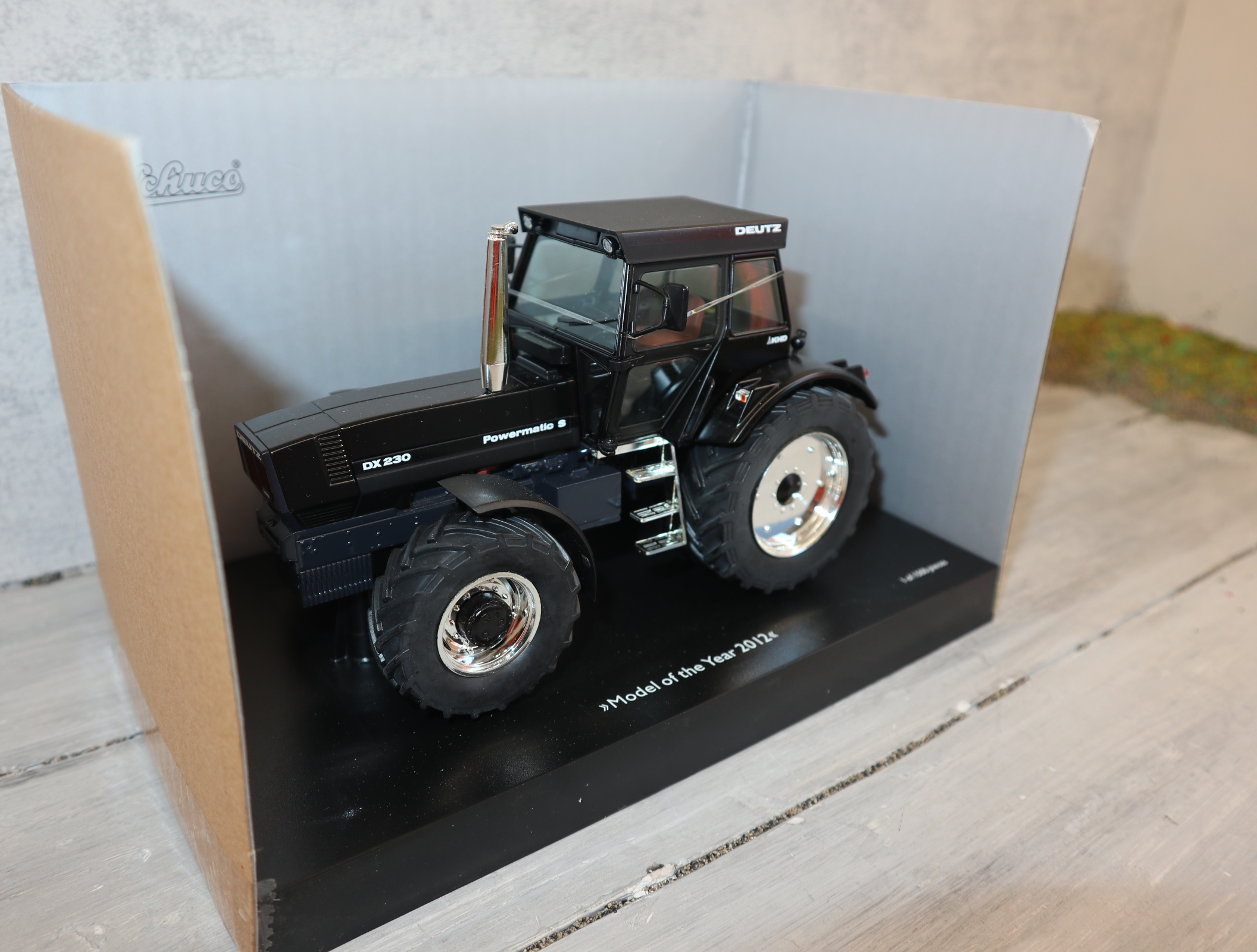 Schuco 7686  in 1:32 Deutz-Fahr DX 230 Blackline 450768600 in OVP