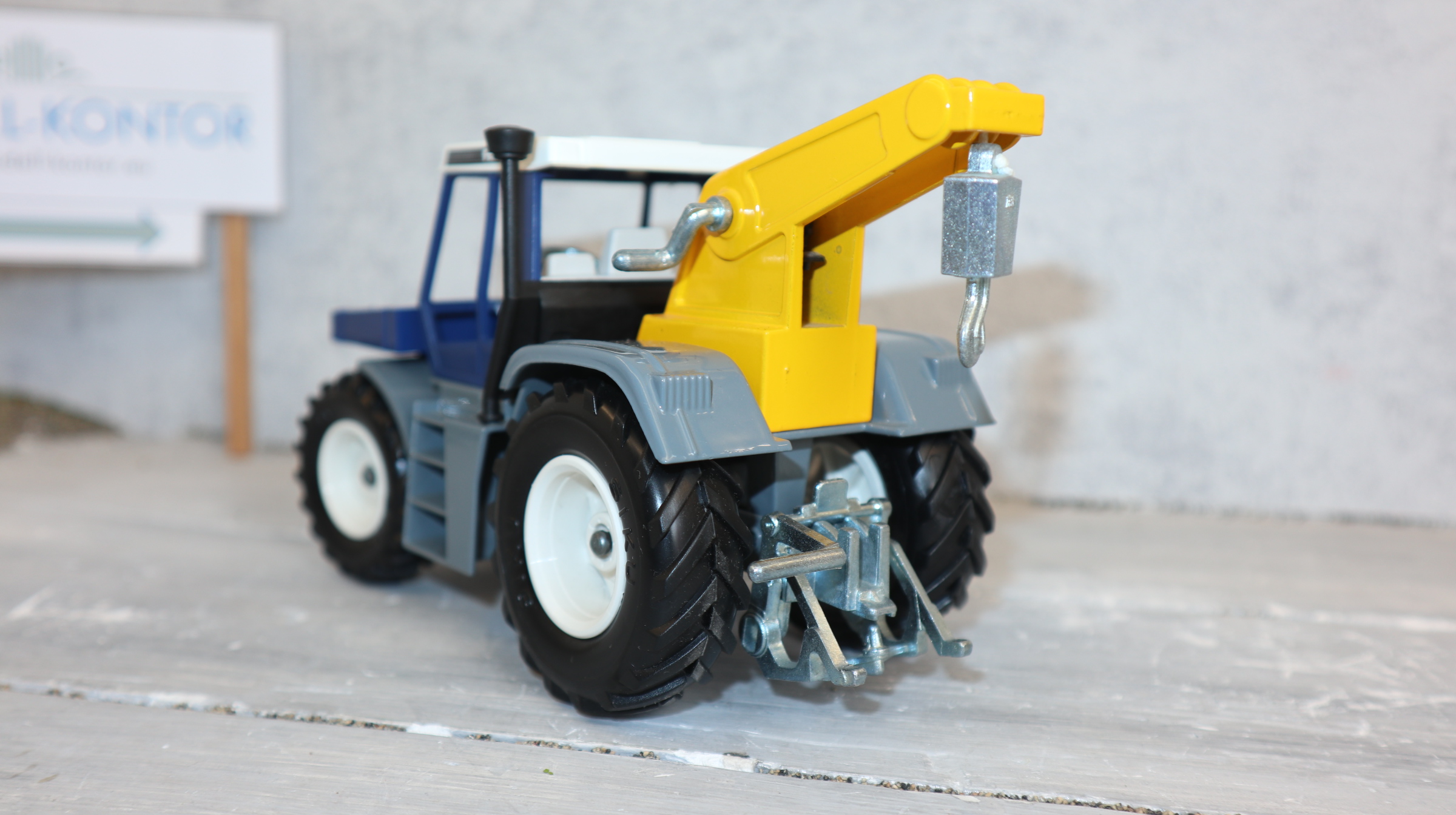 Siku 3456 in 1:32,  Fendt Xylon mit Seilwinde BLAU-GELB, TOP ohne OVP