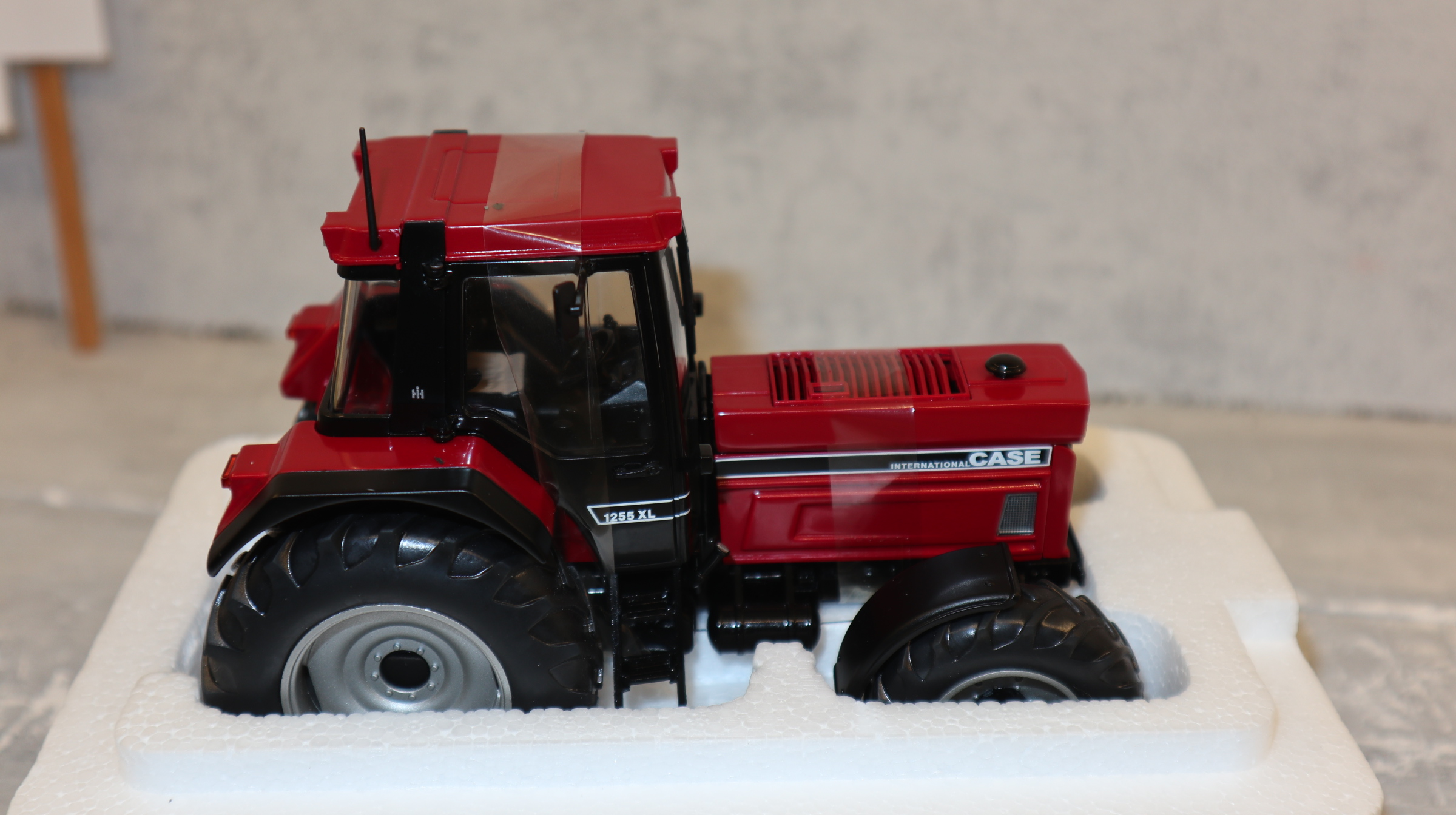 Schuco 7787 in 1:32, International 1255 XL , NEU in OVP