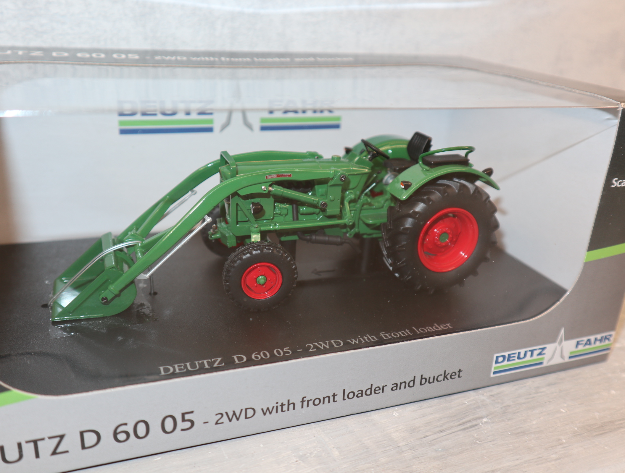 UH 5254 in 1:32  Deutz D60 05 2WD mit Frontlader,  NEU in OVP