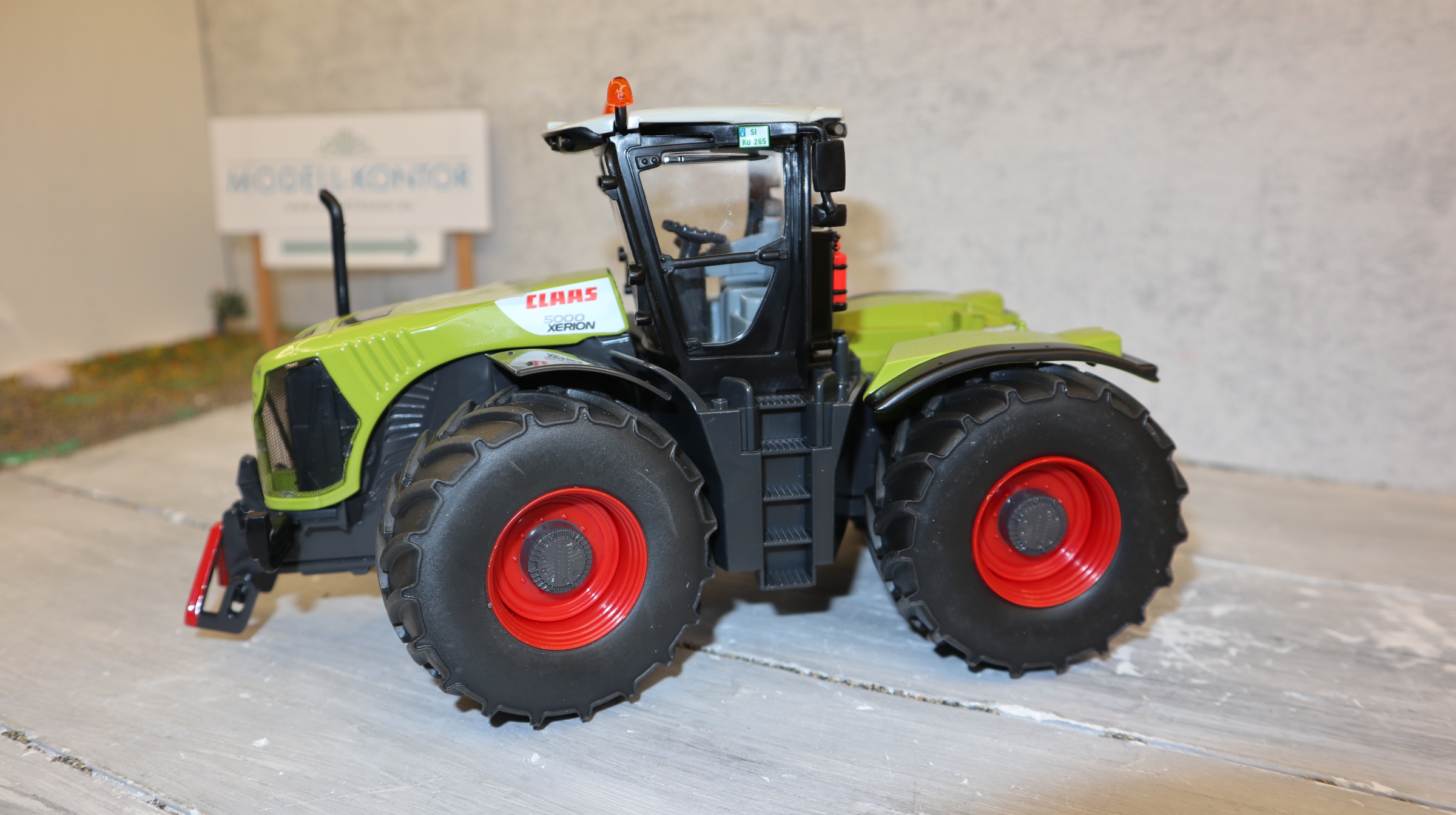 Siku 3271 in 1:32, Claas Xerion 5000,  NEU in OVP
