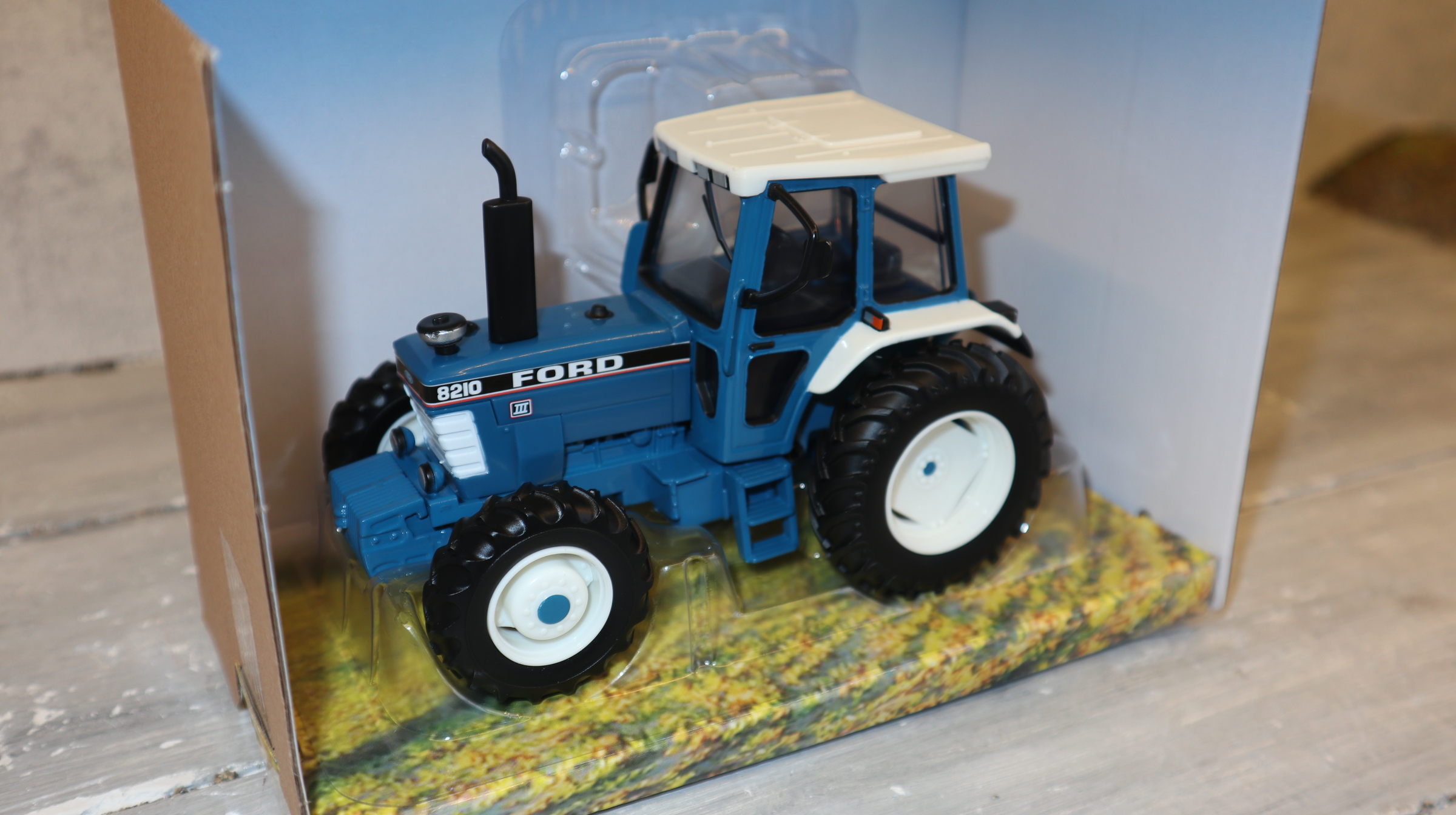 Britains 43418 in 1:32,  Ford 8210 4WD Gen.2  NEU  in OVP