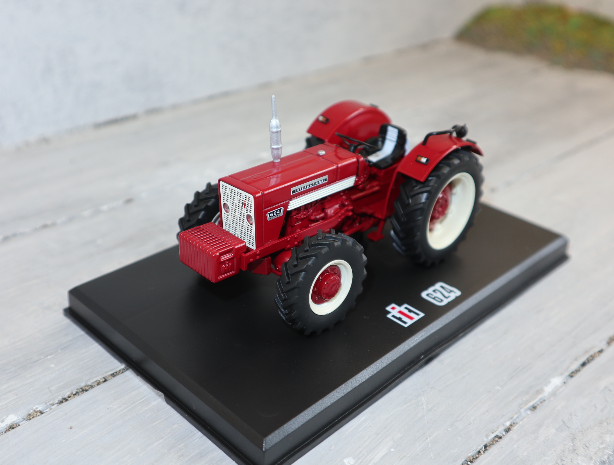Replicagri 134 1:32 International IH 624 4x4 neu in OVP