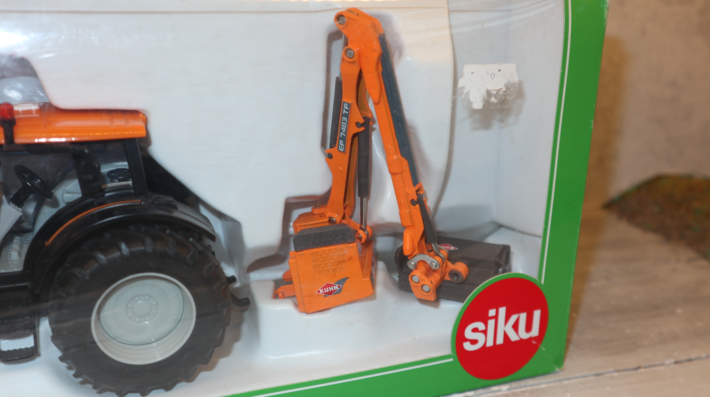 Siku 3659 in 1:32, Trecker mit Böschungsmäher, NEU in OVP